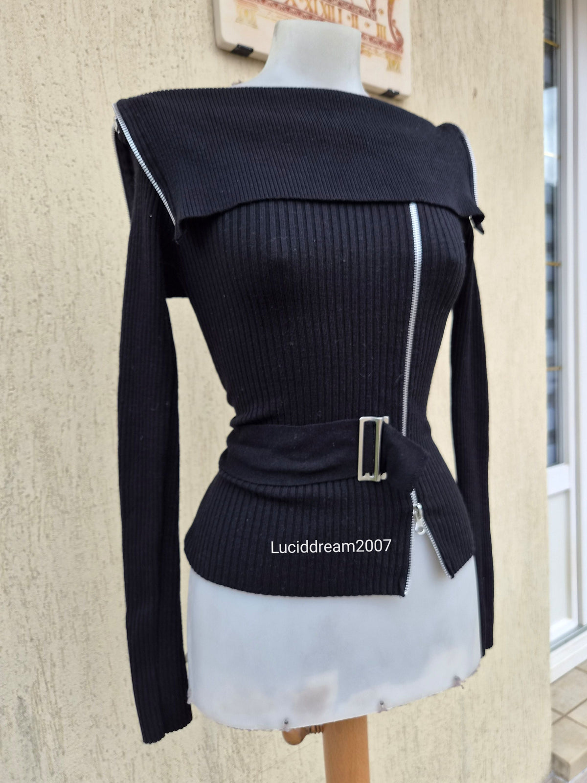 Pull détails boucles et zip