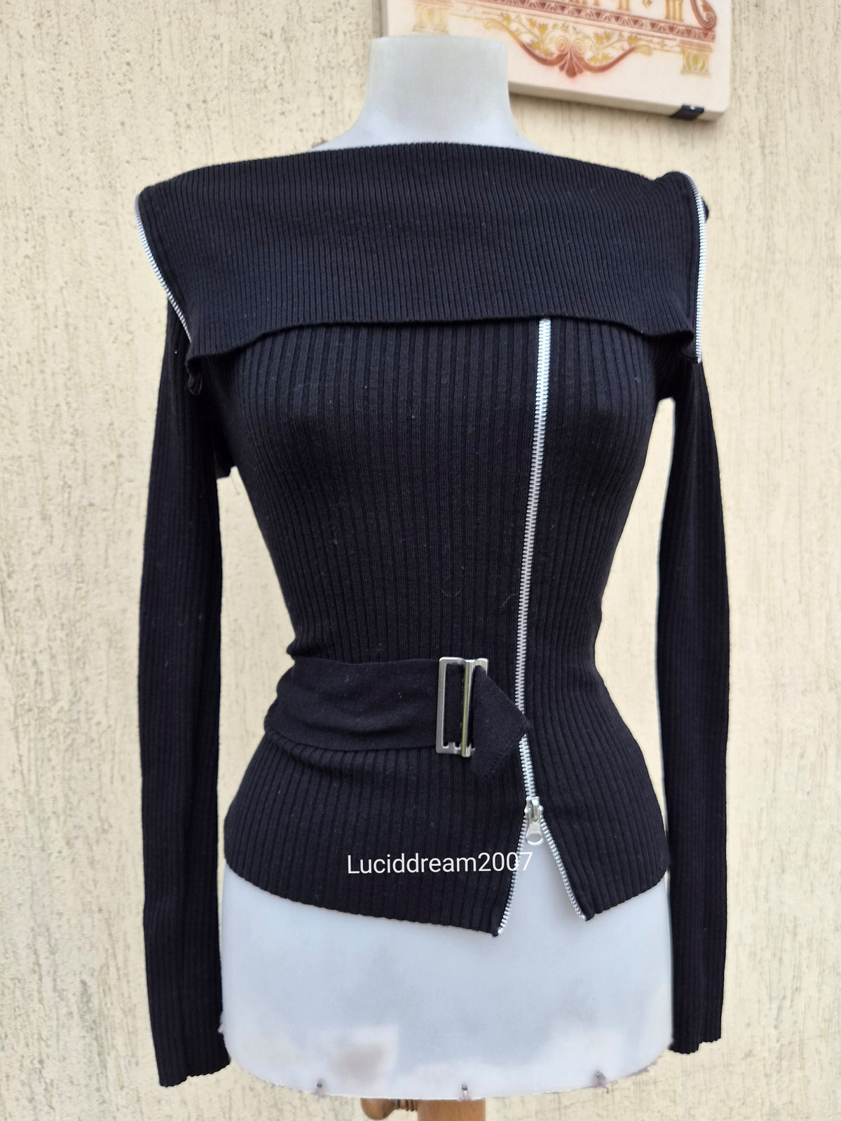 Pull détails boucles et zip