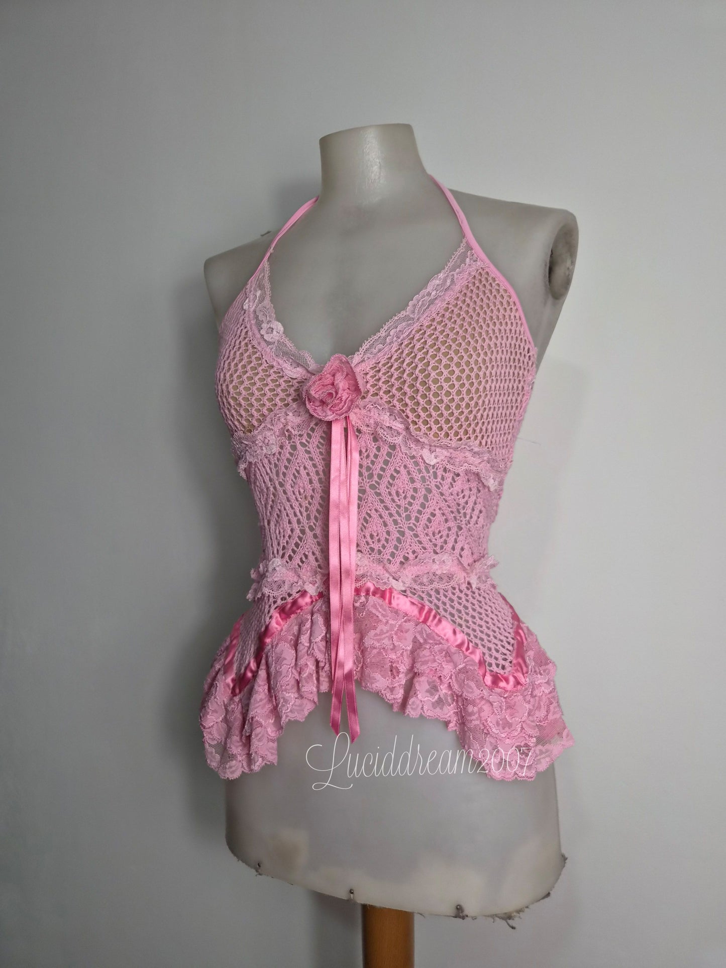 Haut dos nu en résille rose