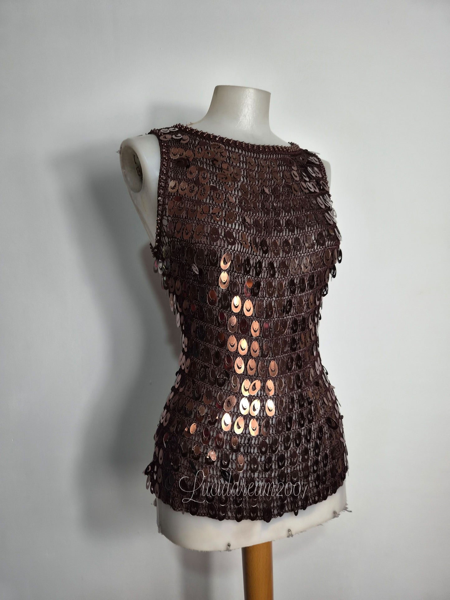 Haut crochet et sequins marron