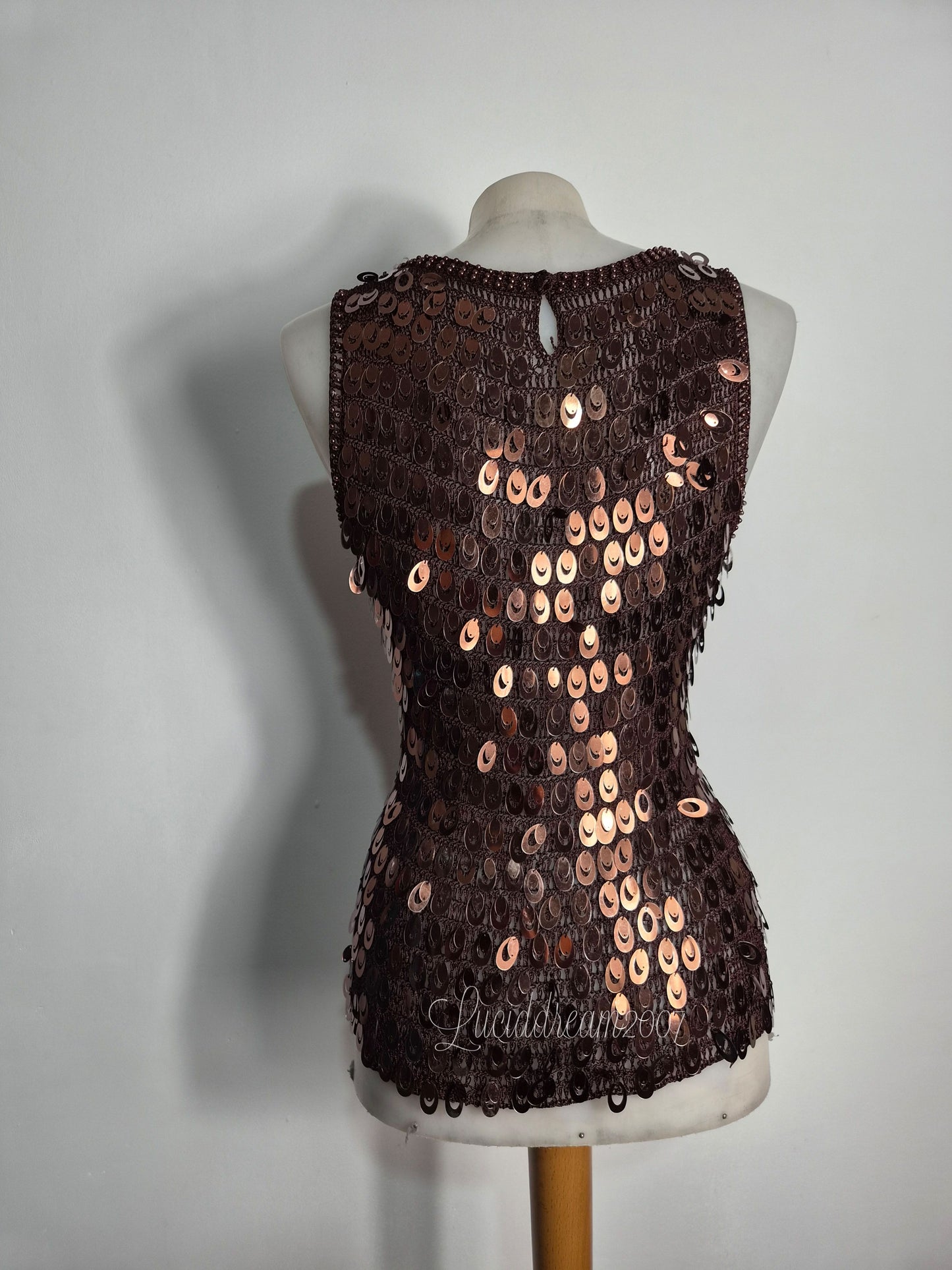 Haut crochet et sequins marron