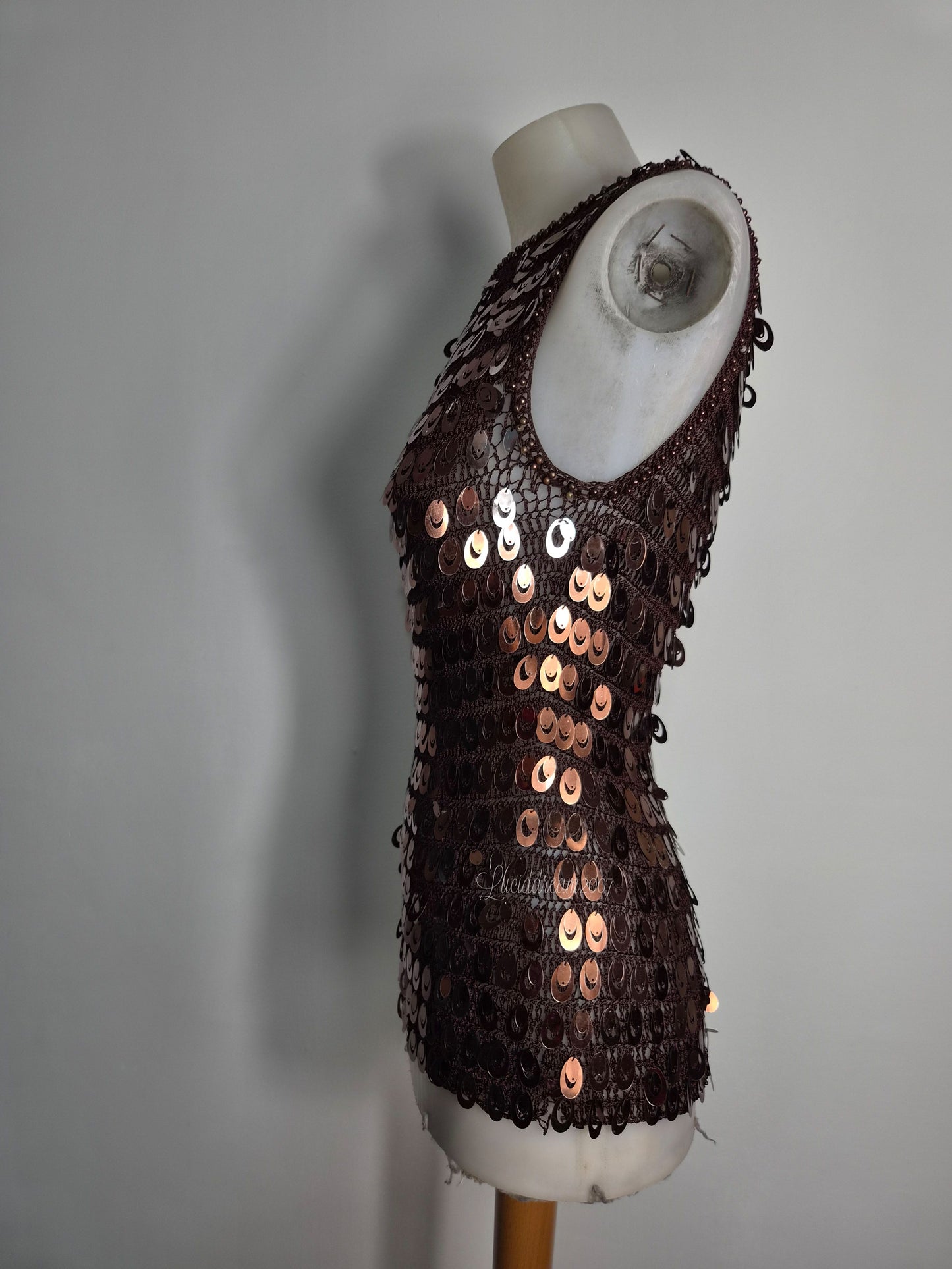 Haut crochet et sequins marron