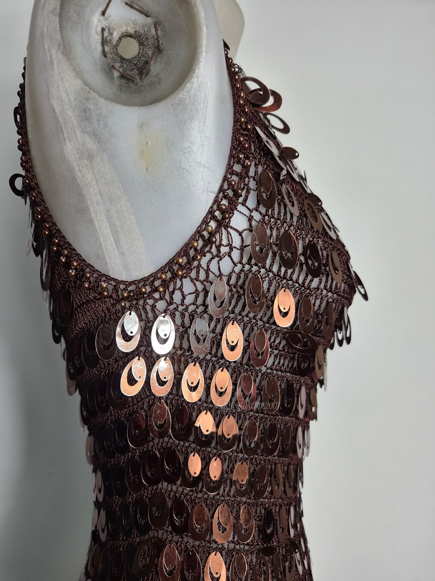 Haut crochet et sequins marron