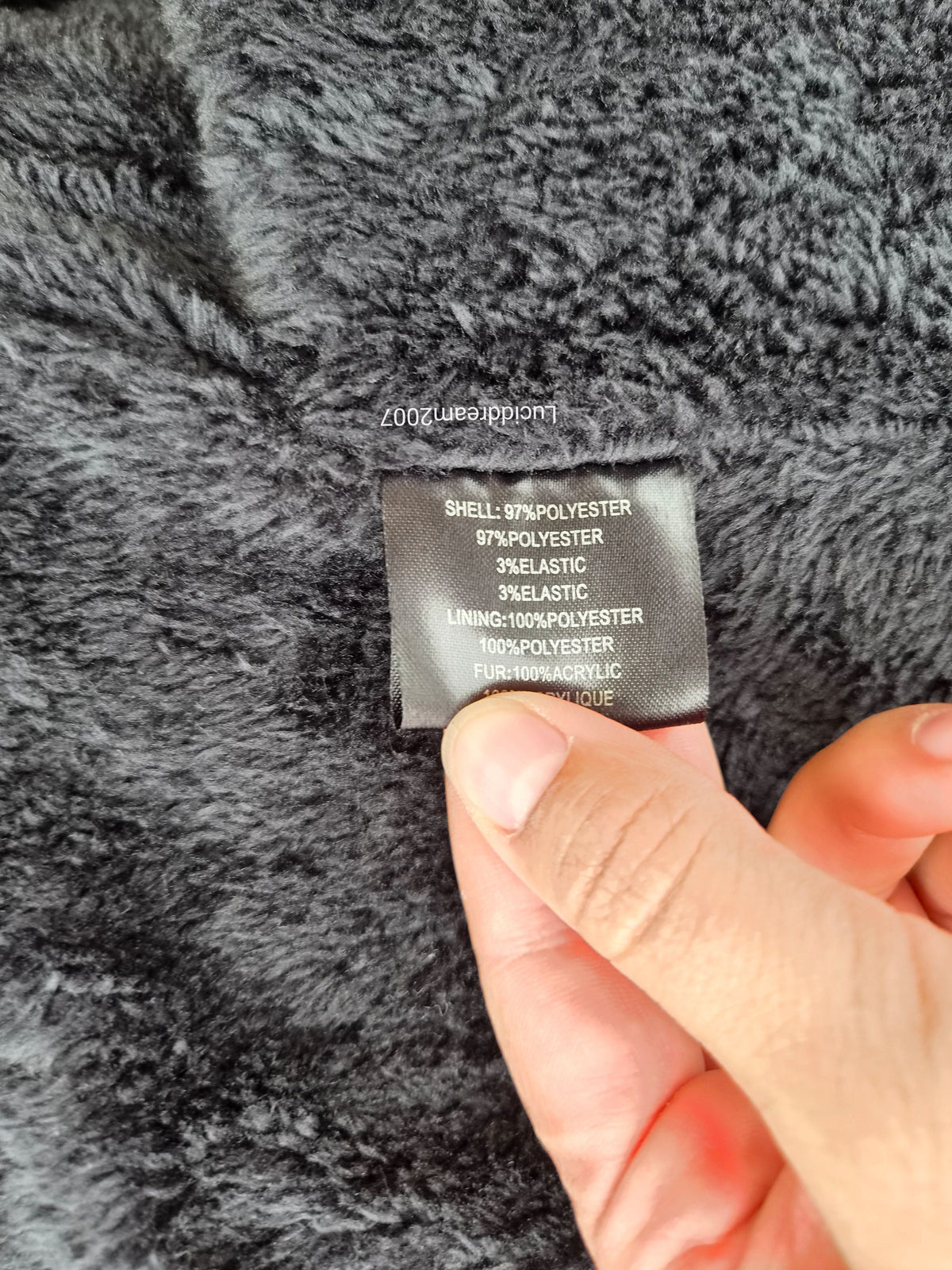 Manteau noir détails fausse fourrure