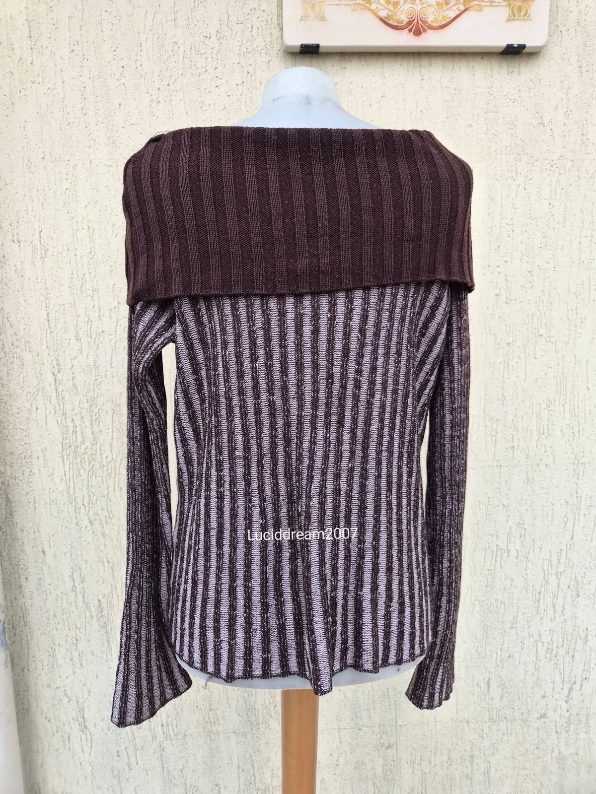 Pull rayé marron détails bouton