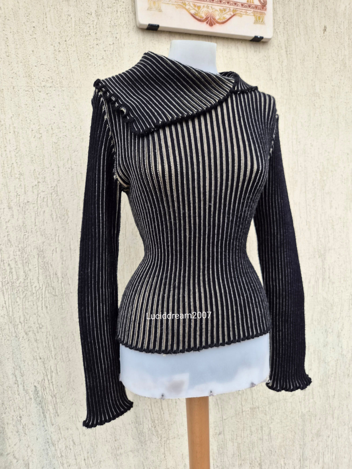 Brown ribbed sweater