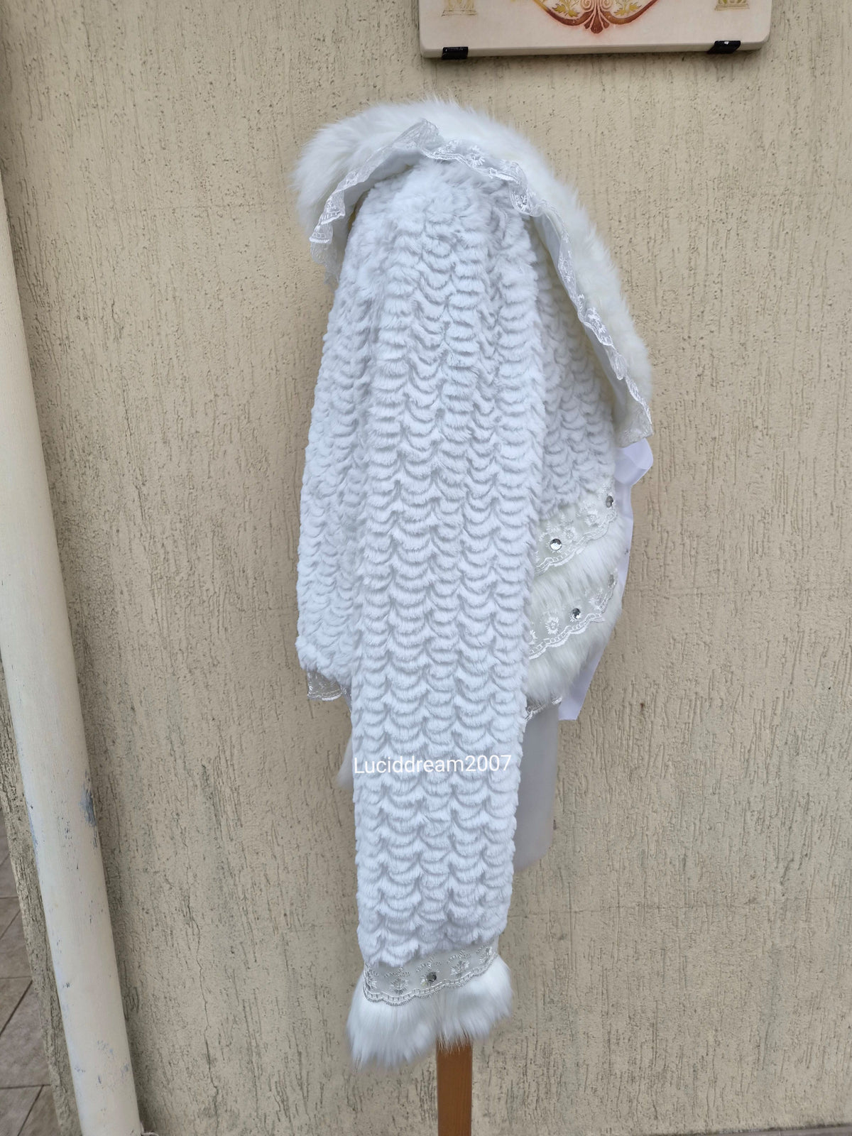 Veste blanche col fausse fourrure