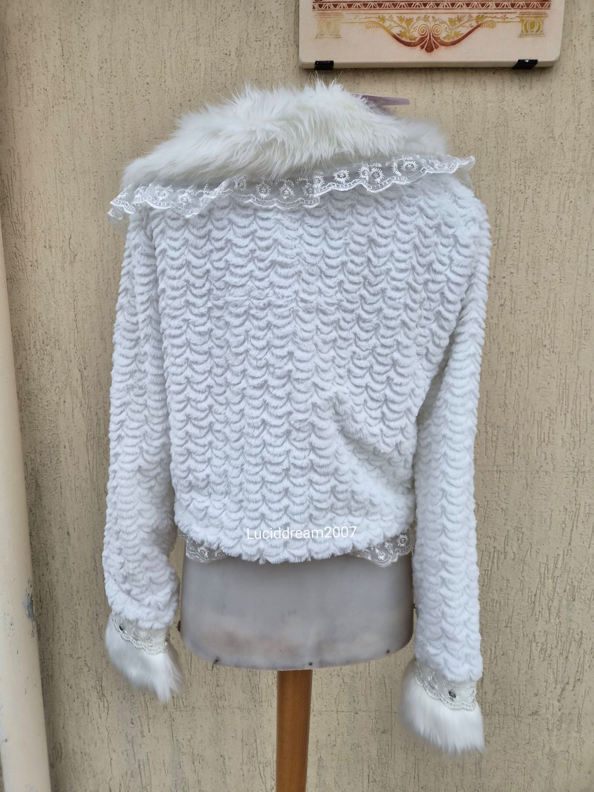 Veste blanche col fausse fourrure