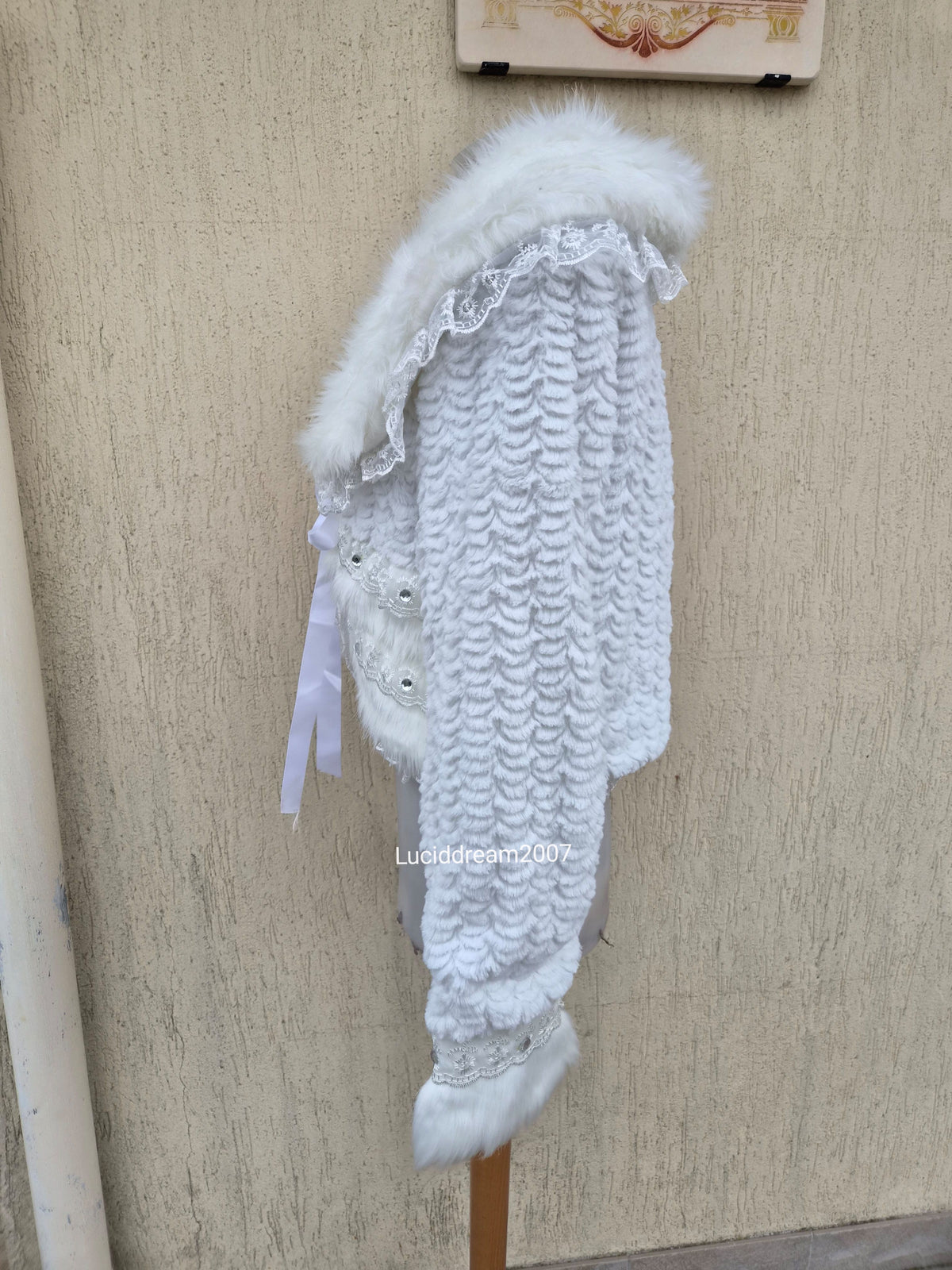 Veste blanche col fausse fourrure