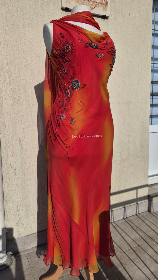 Robe en soie brodée orange
