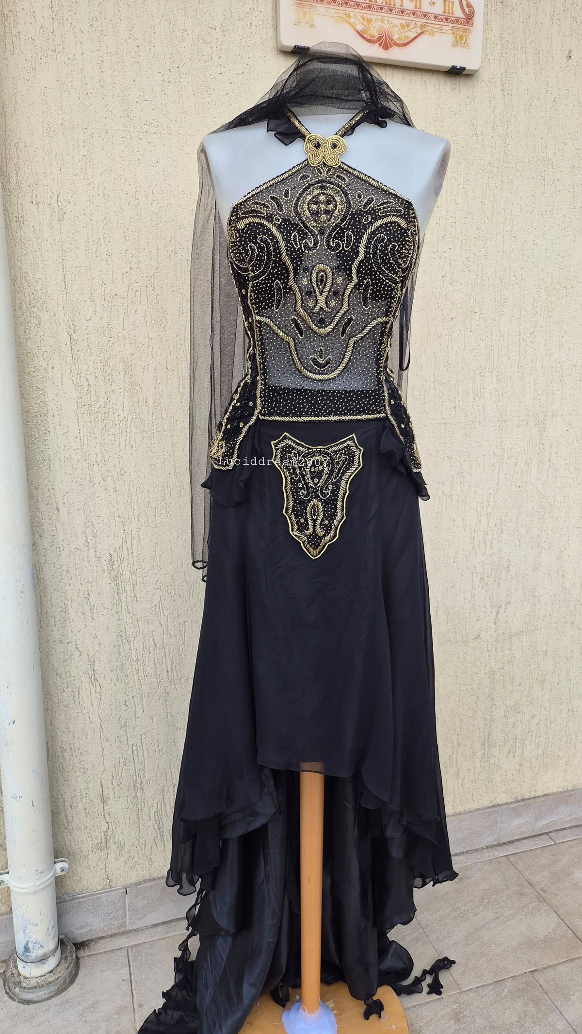 Black and gold silk set