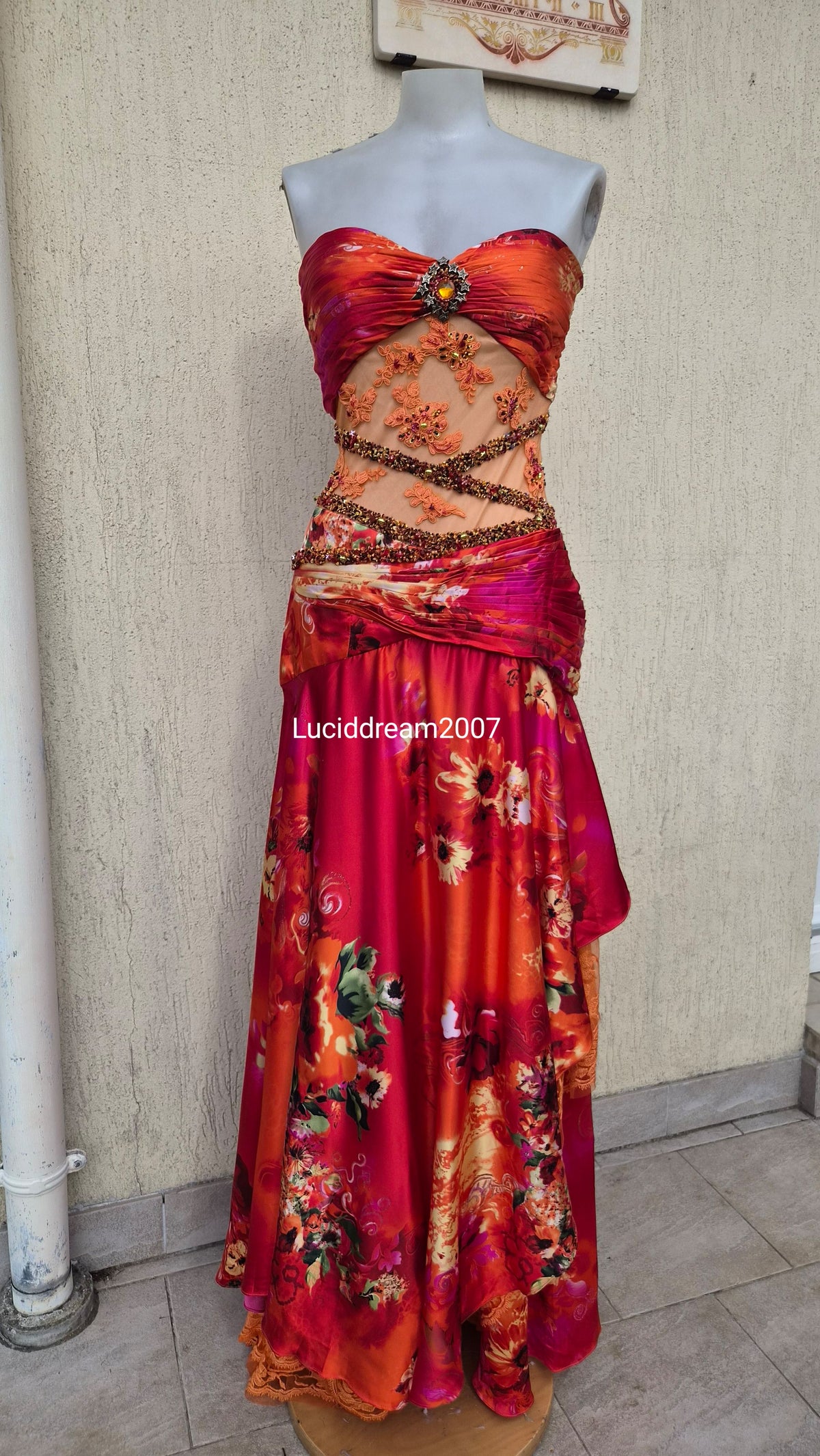 Robe bustier brodée orange