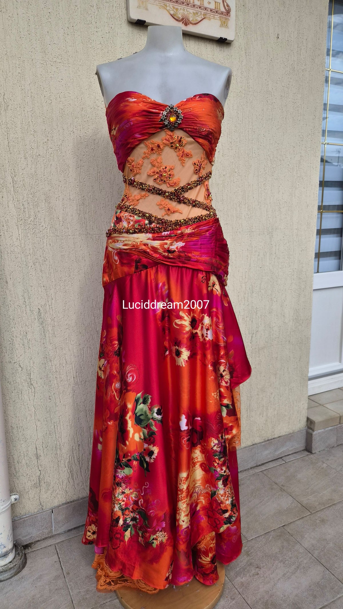 Robe bustier brodée orange