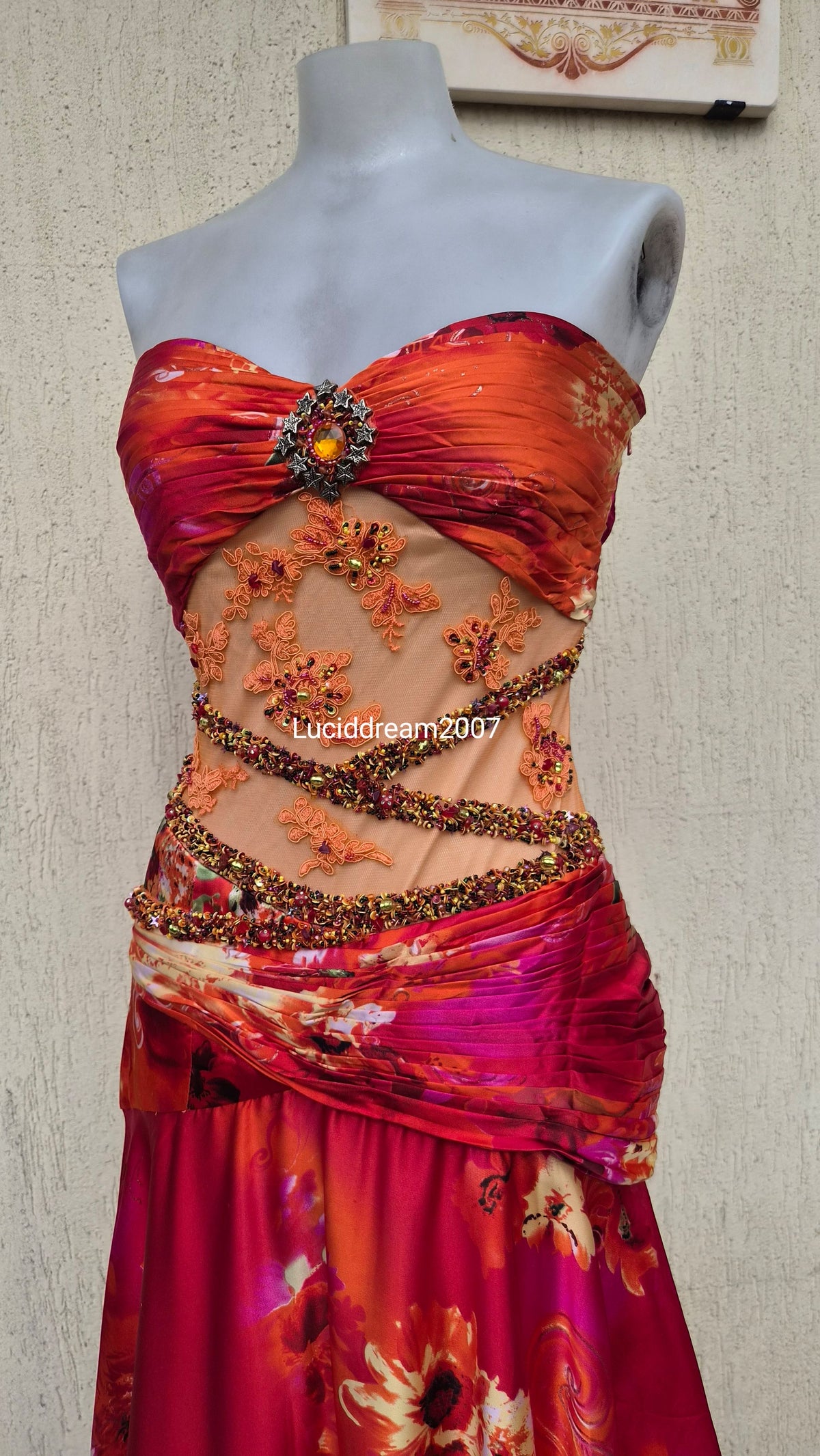 Robe bustier brodée orange
