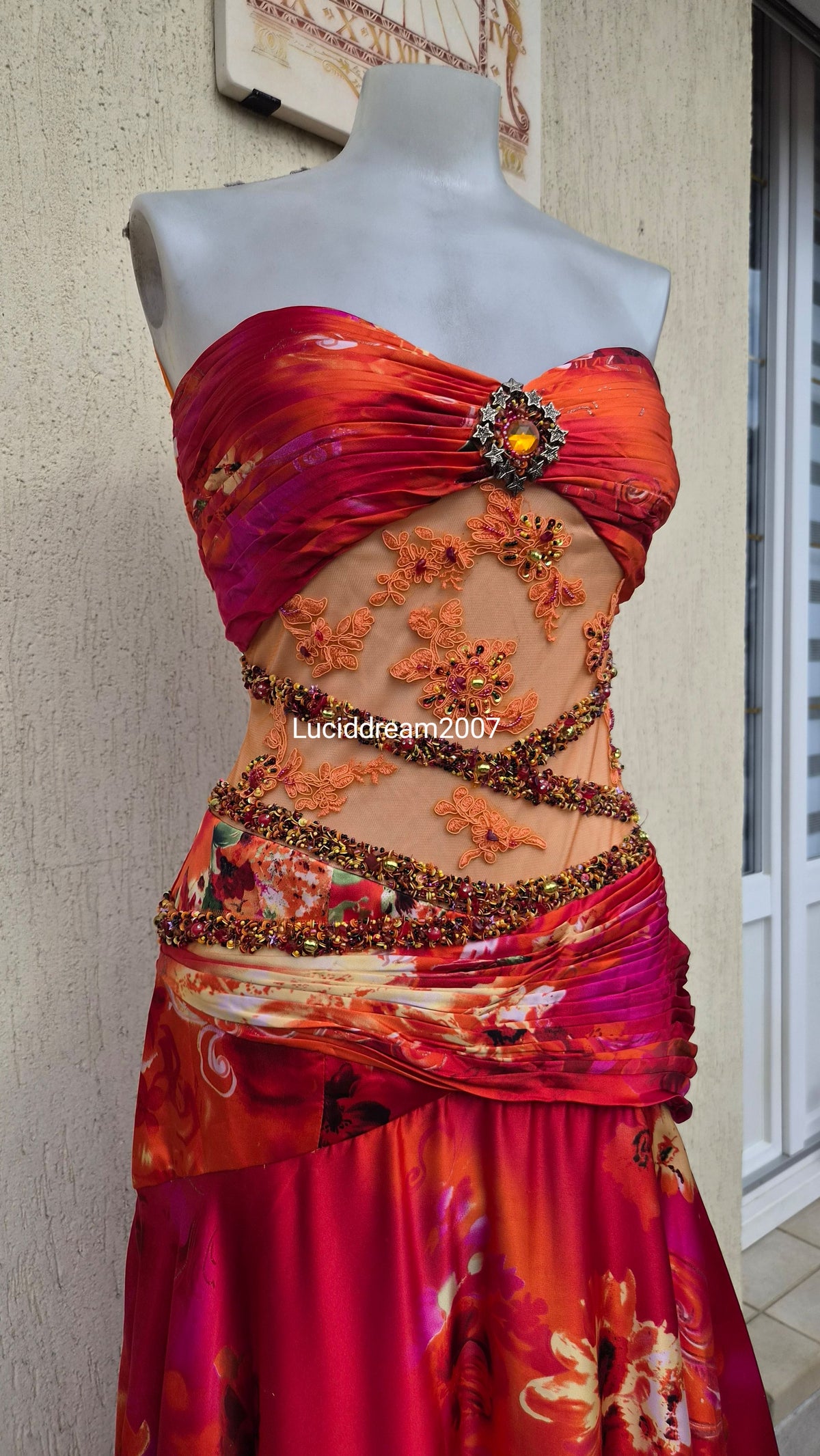 Robe bustier brodée orange