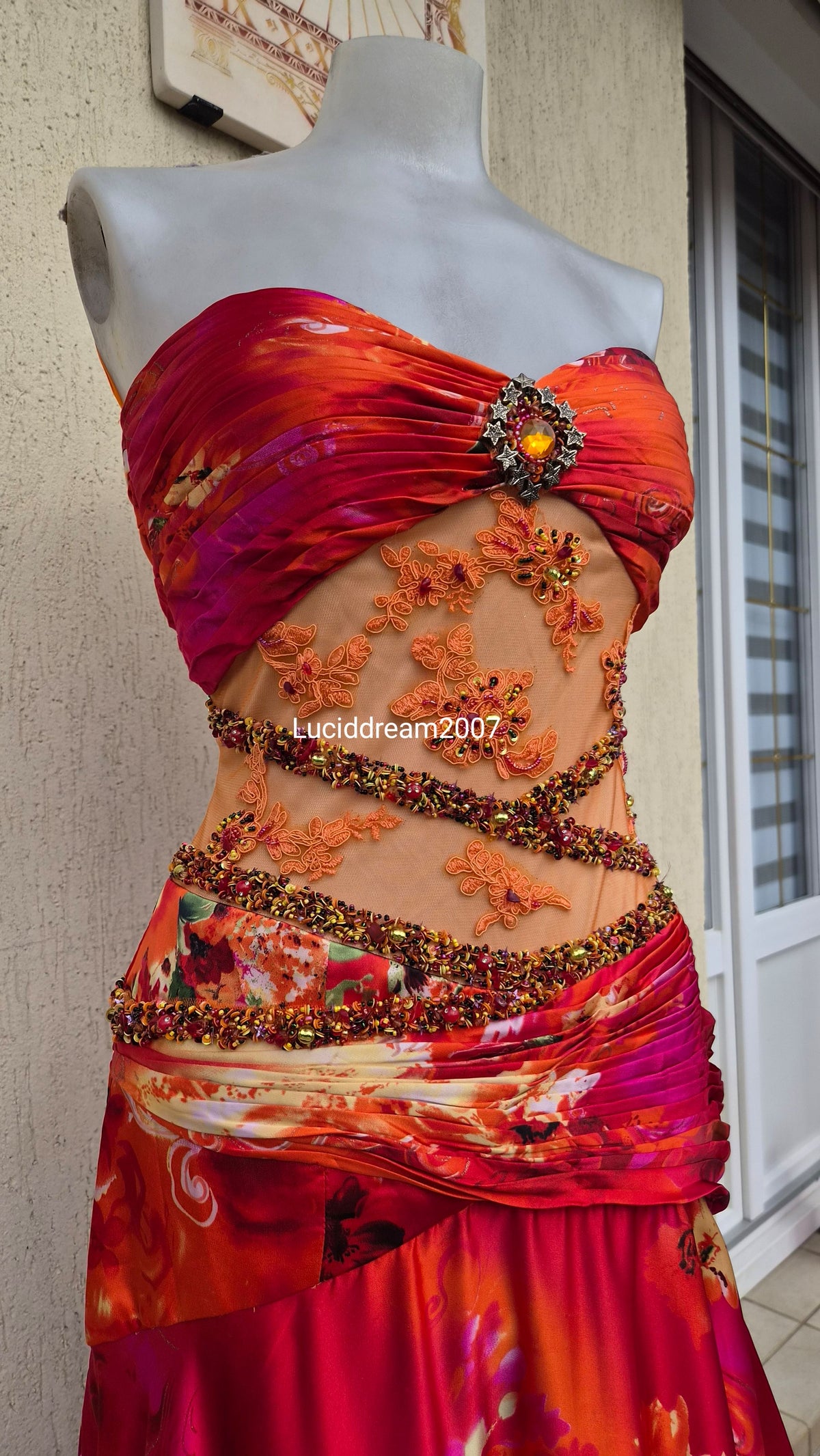 Robe bustier brodée orange