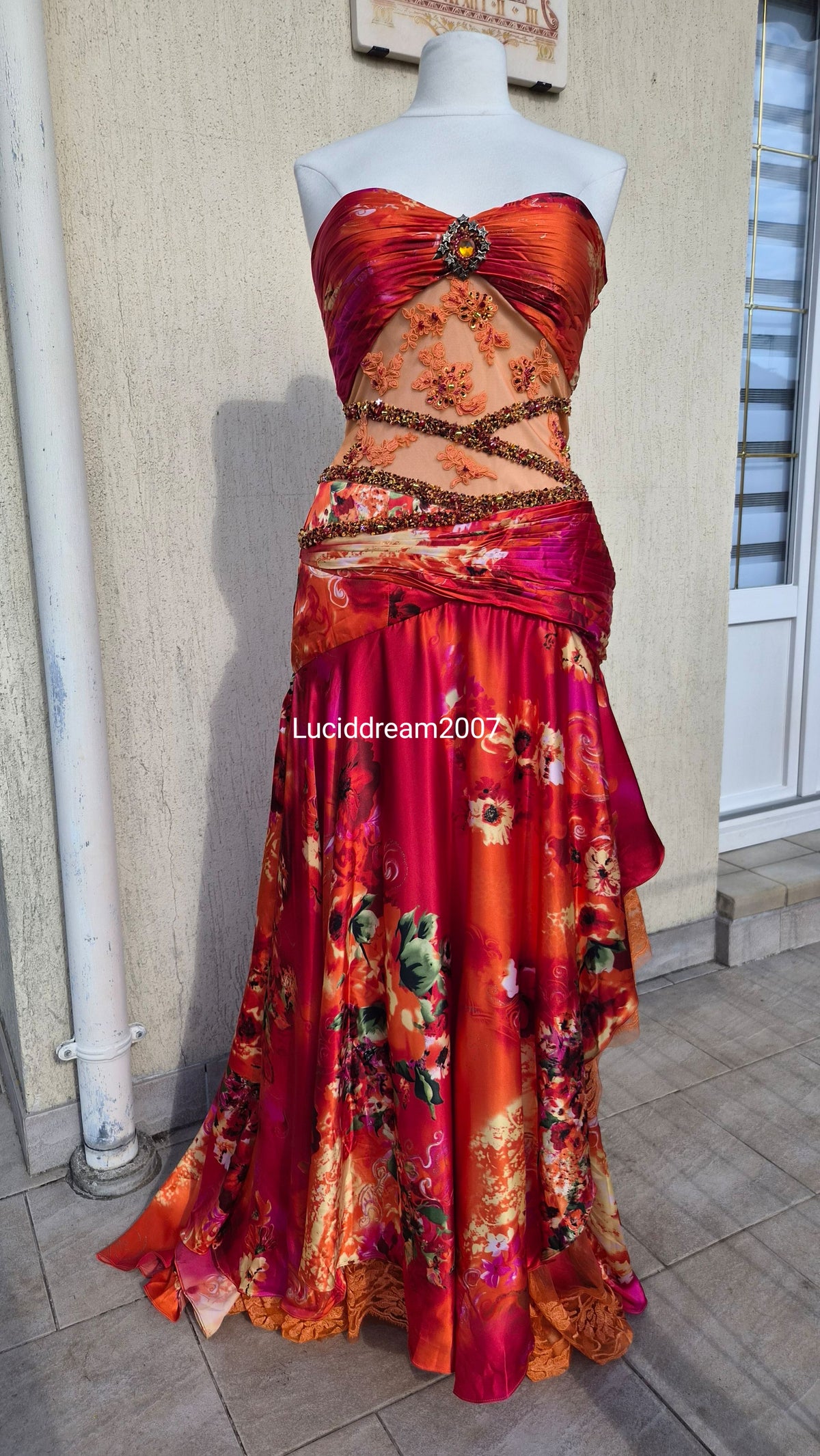 Robe bustier brodée orange