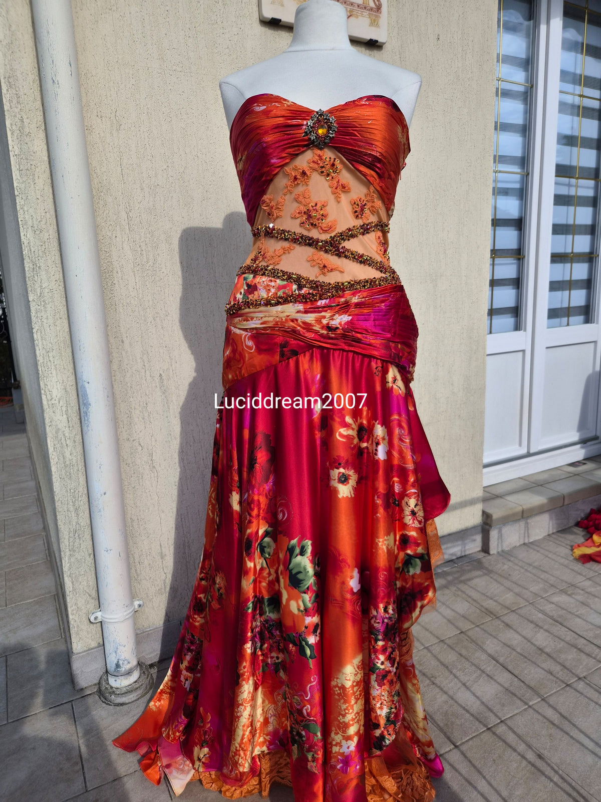 Robe bustier brodée orange