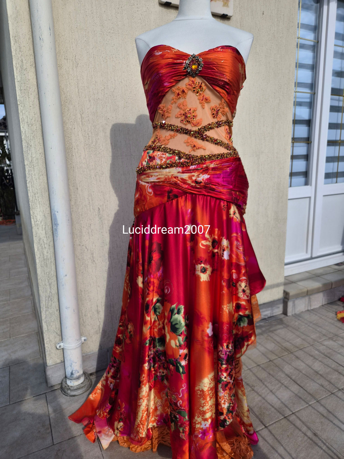 Robe bustier brodée orange