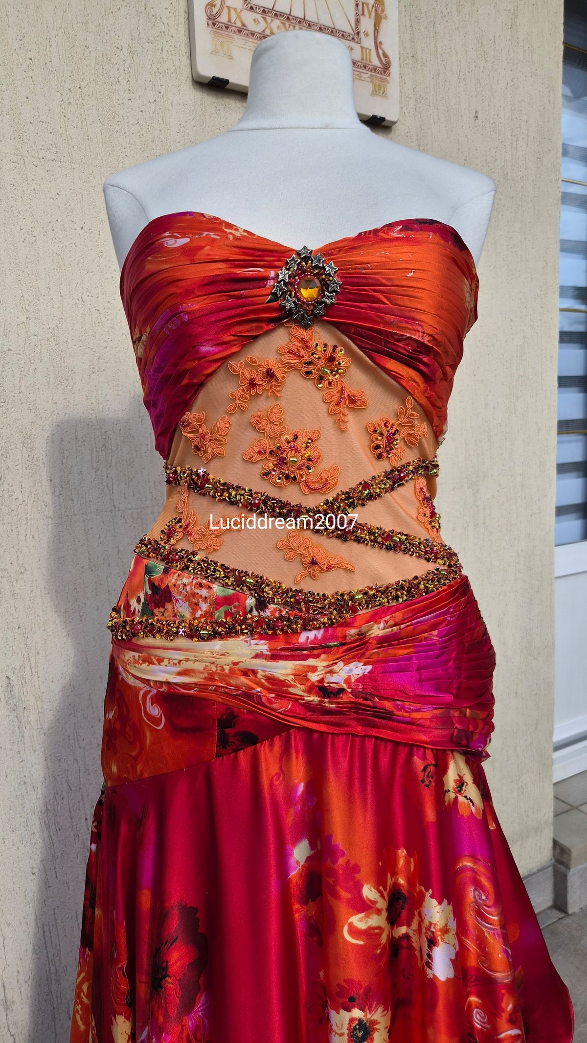 Robe bustier brodée orange