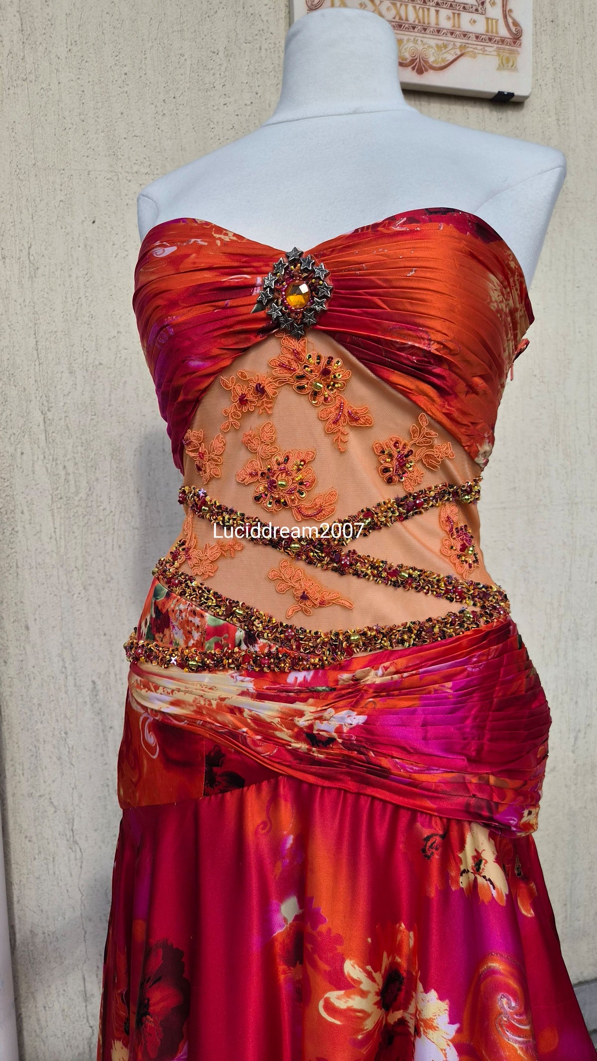 Robe bustier brodée orange