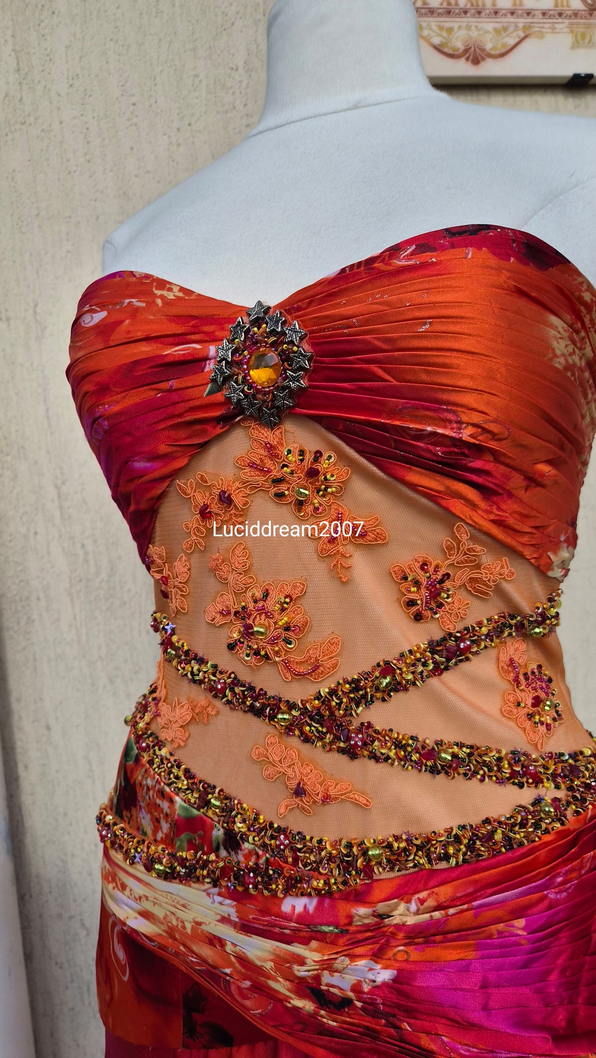 Robe bustier brodée orange