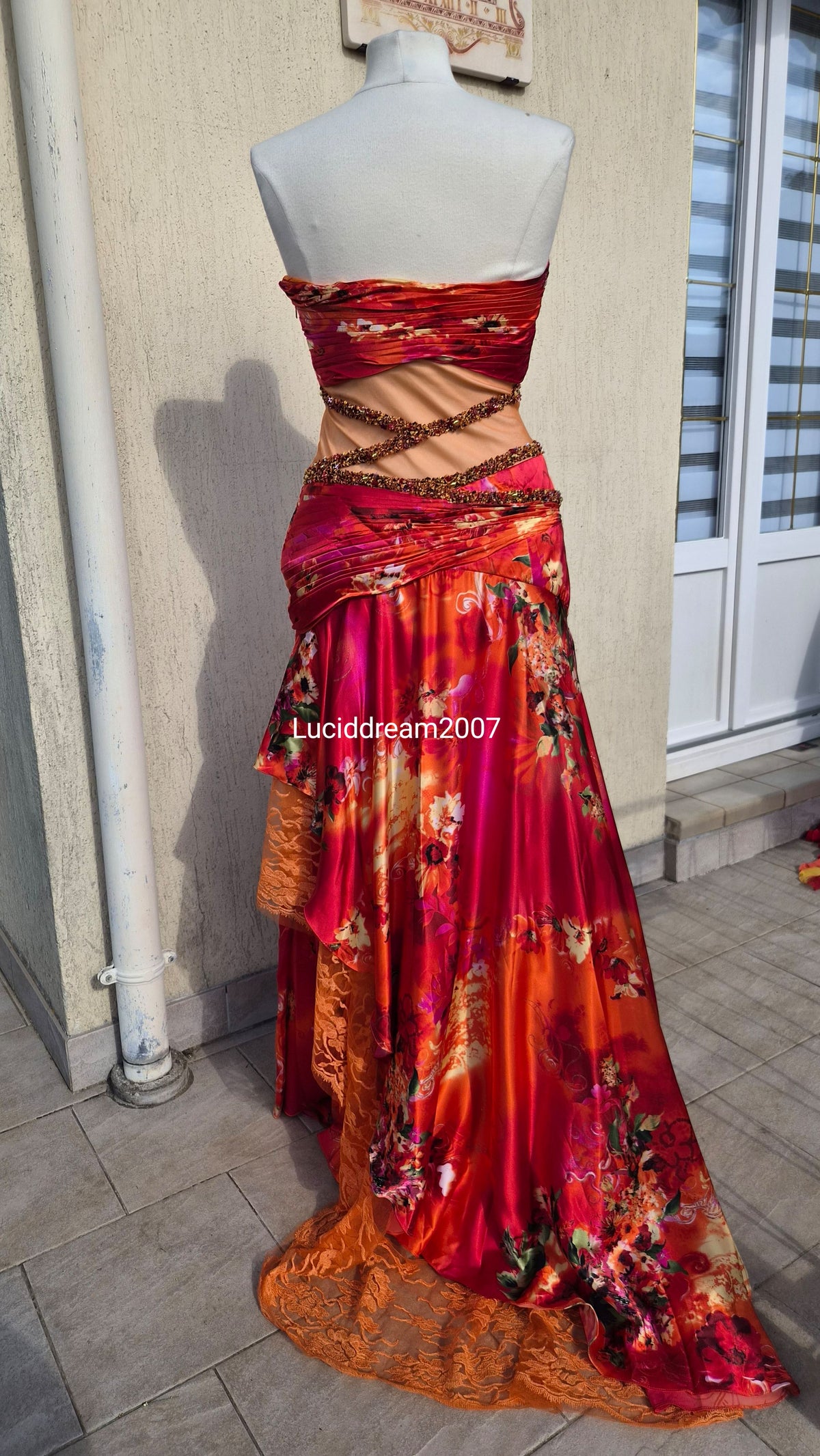 Robe bustier brodée orange