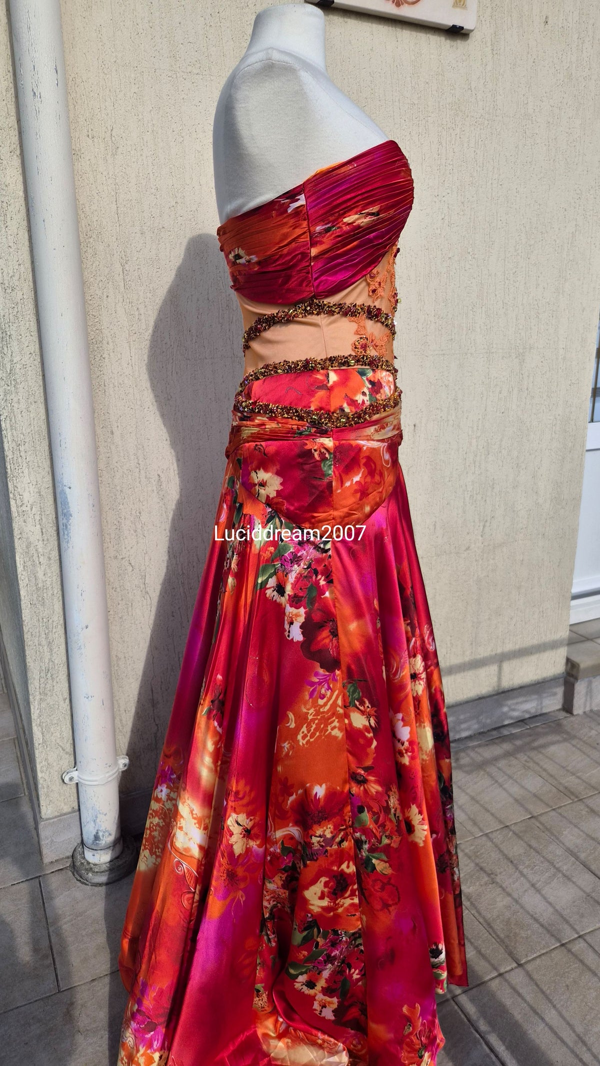 Robe bustier brodée orange