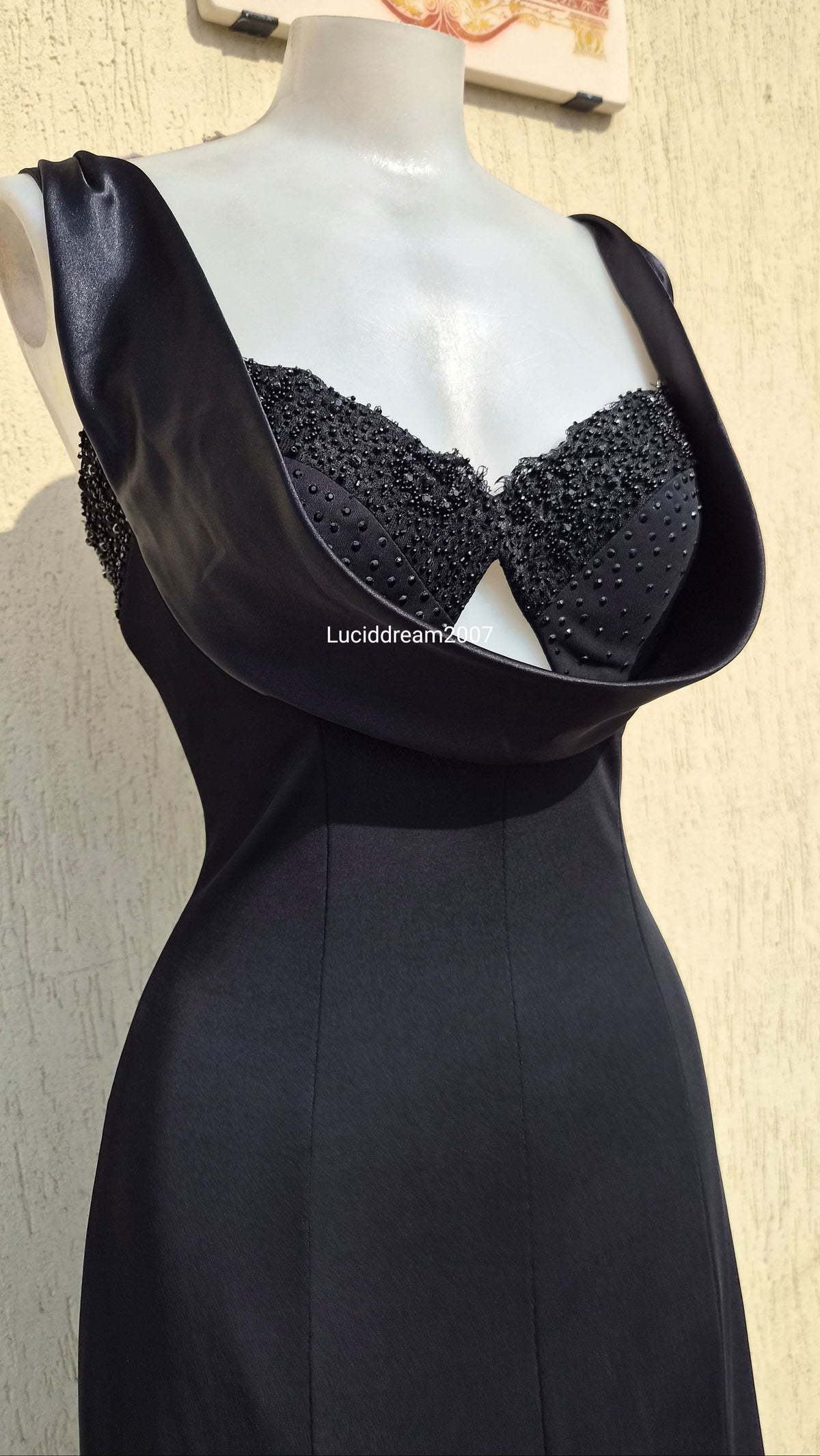 Robe noire effet superposition