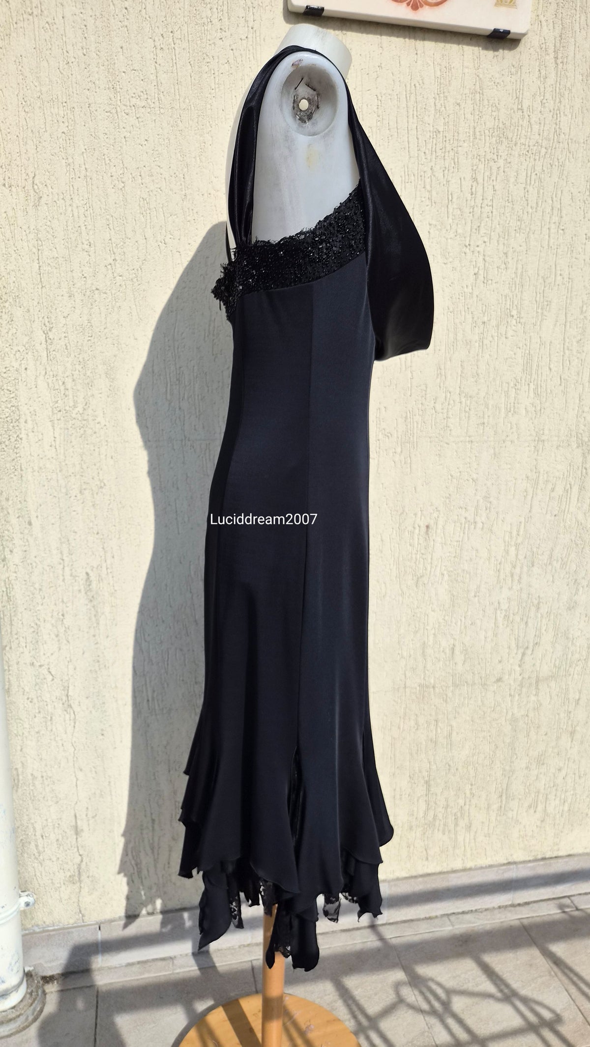 Robe noire effet superposition