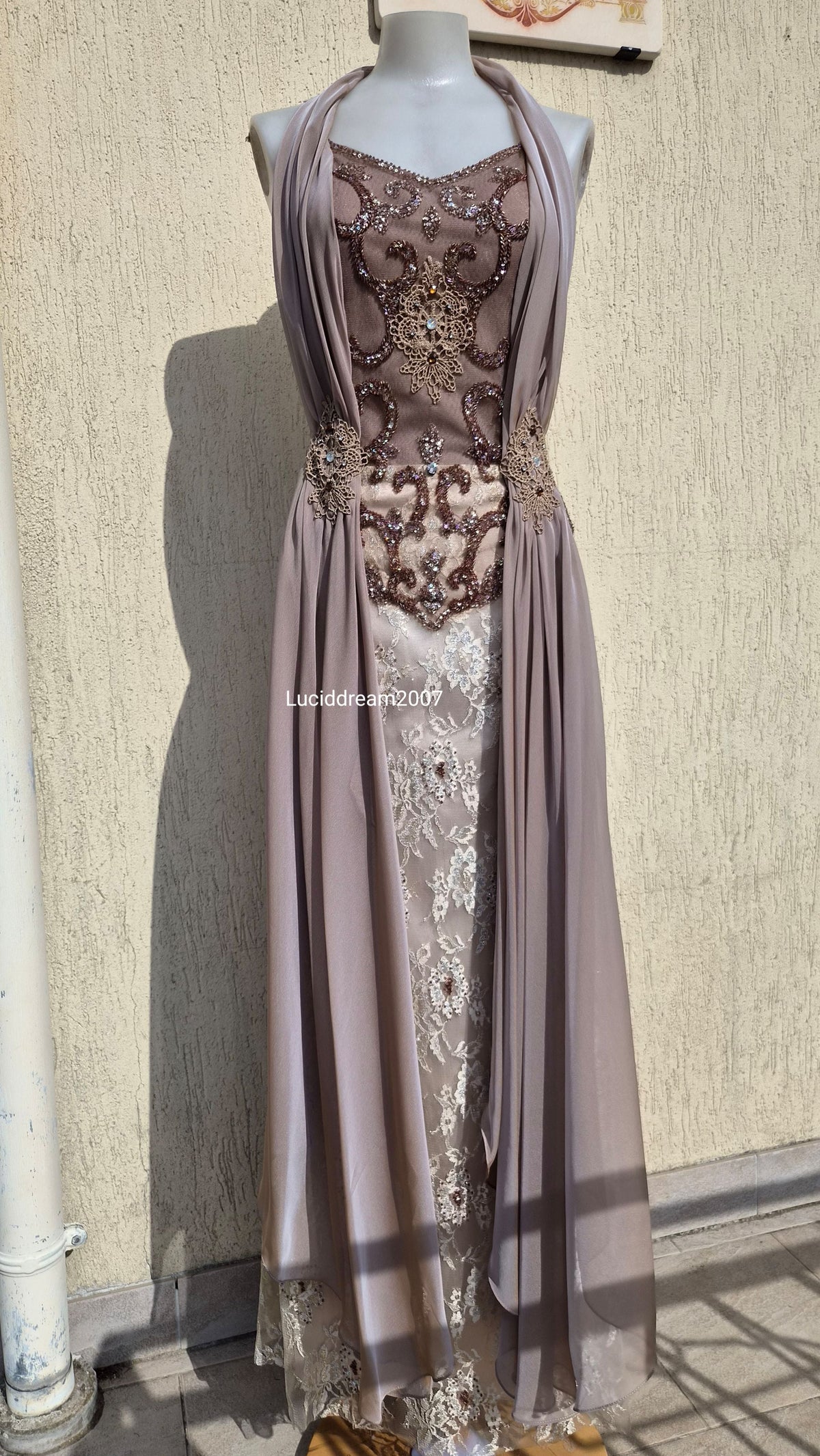 Robe de soirée brodée