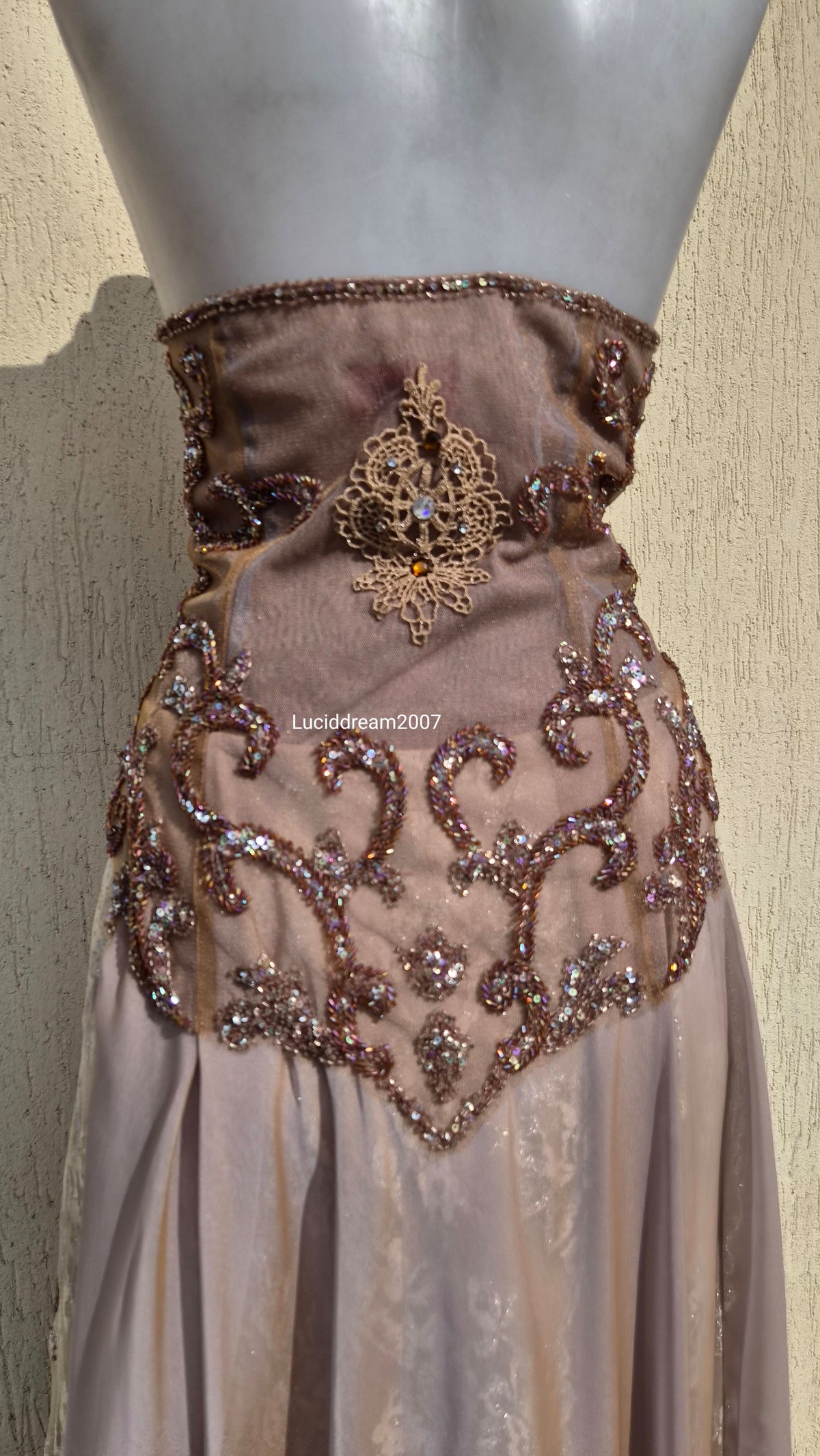 Robe de soirée brodée