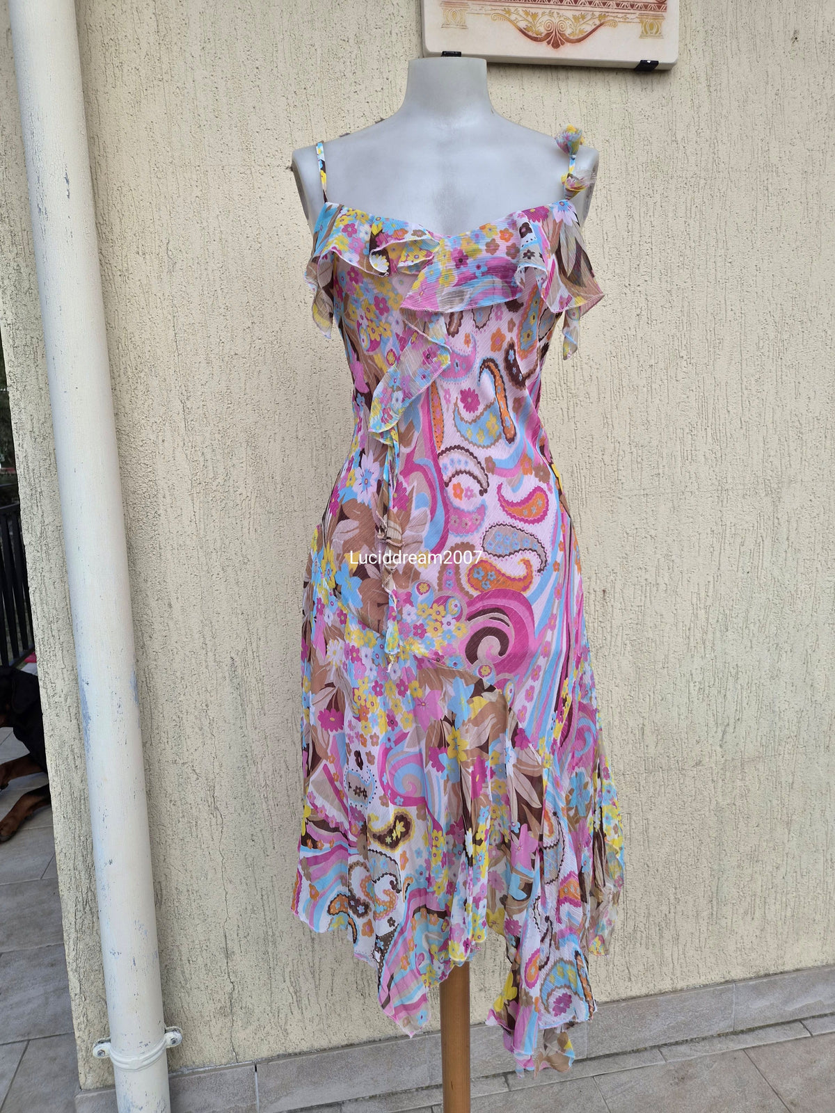 Robe florale à volants