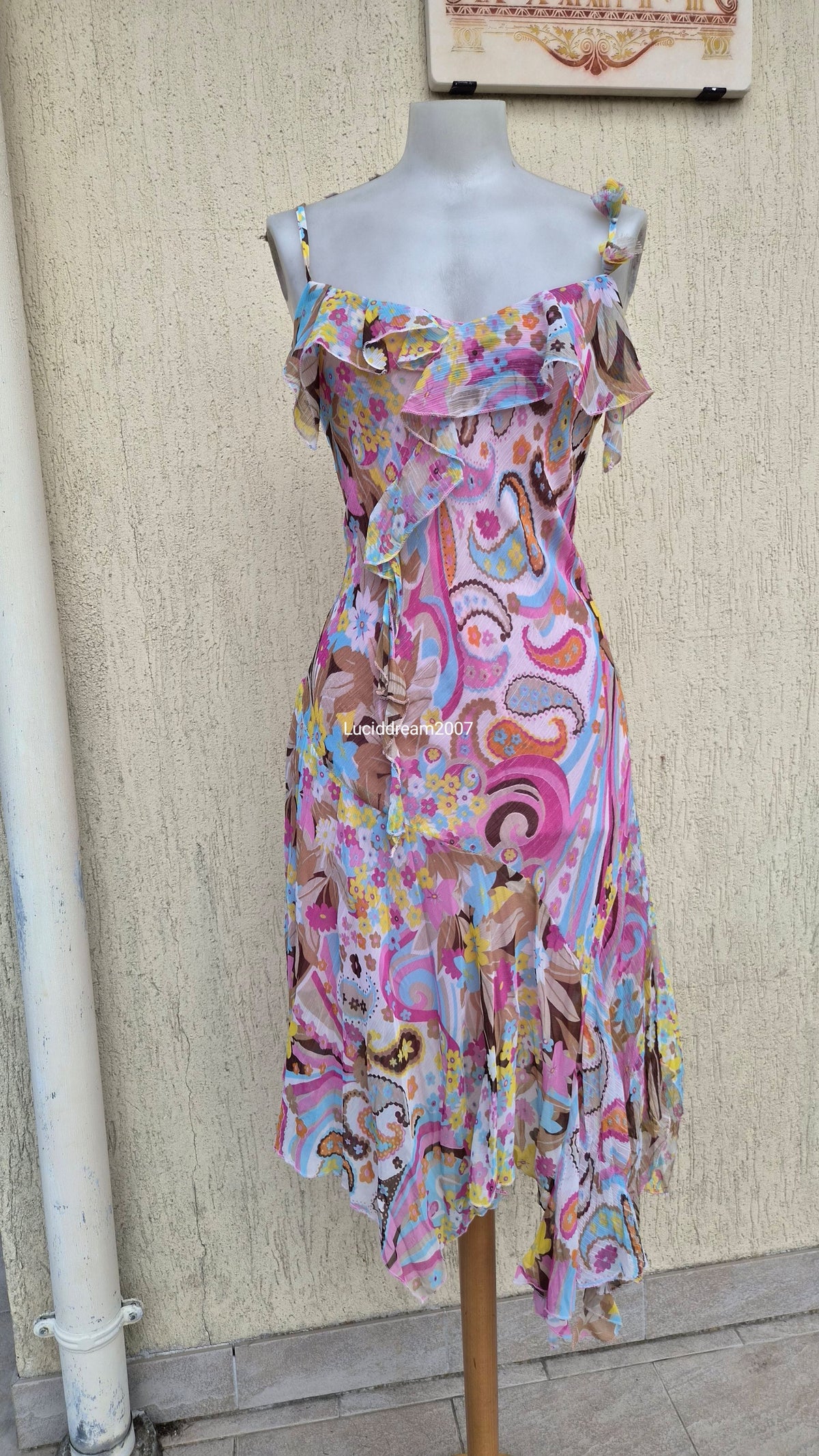 Robe florale à volants