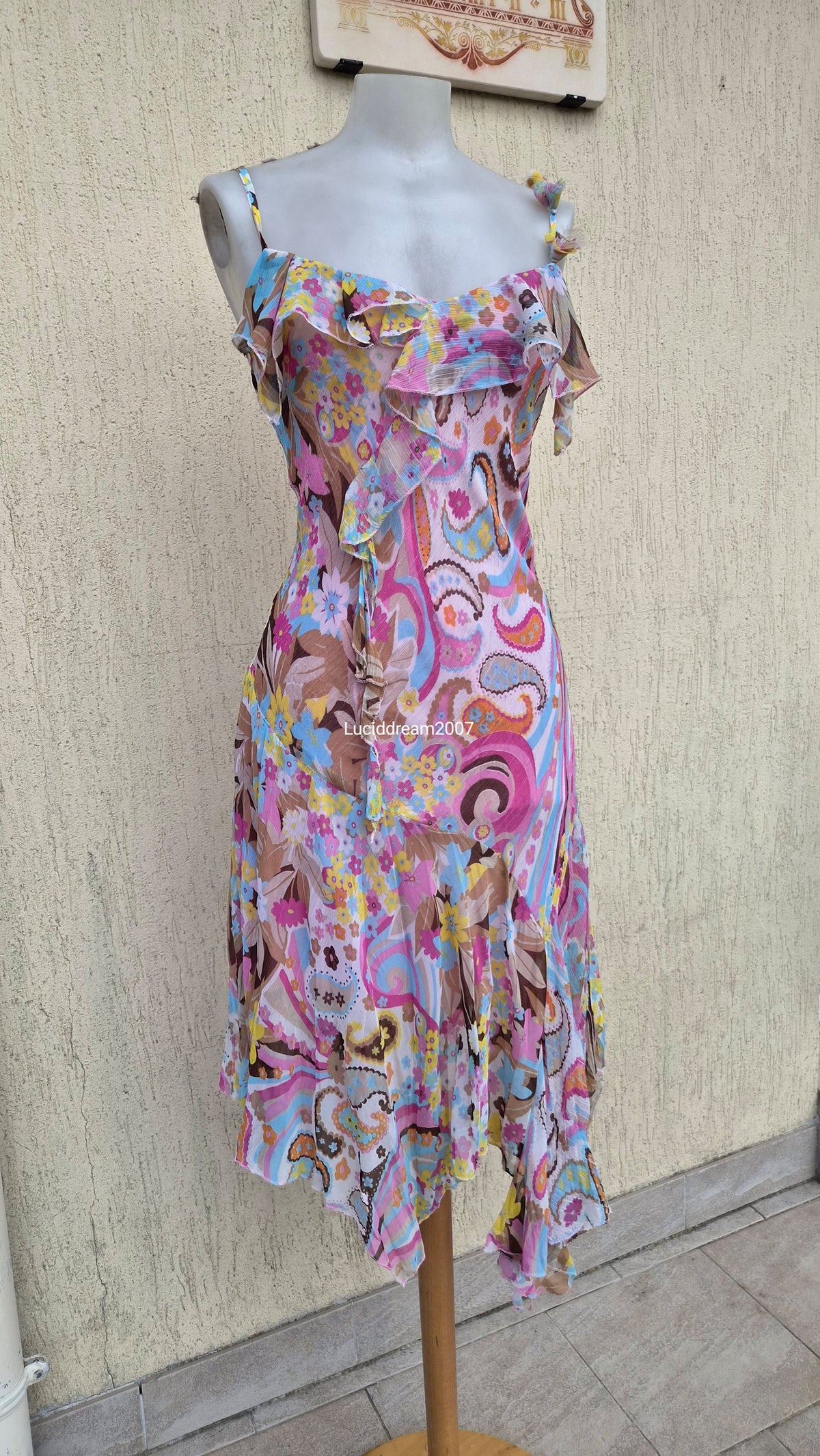 Robe florale à volants
