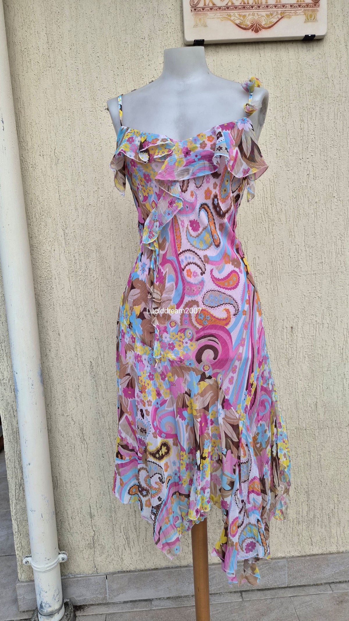 Robe florale à volants