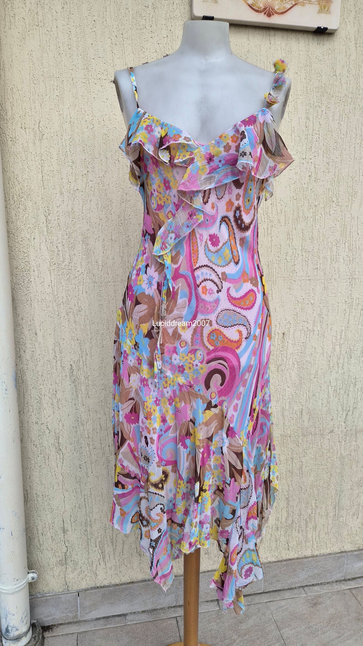 Robe florale à volants