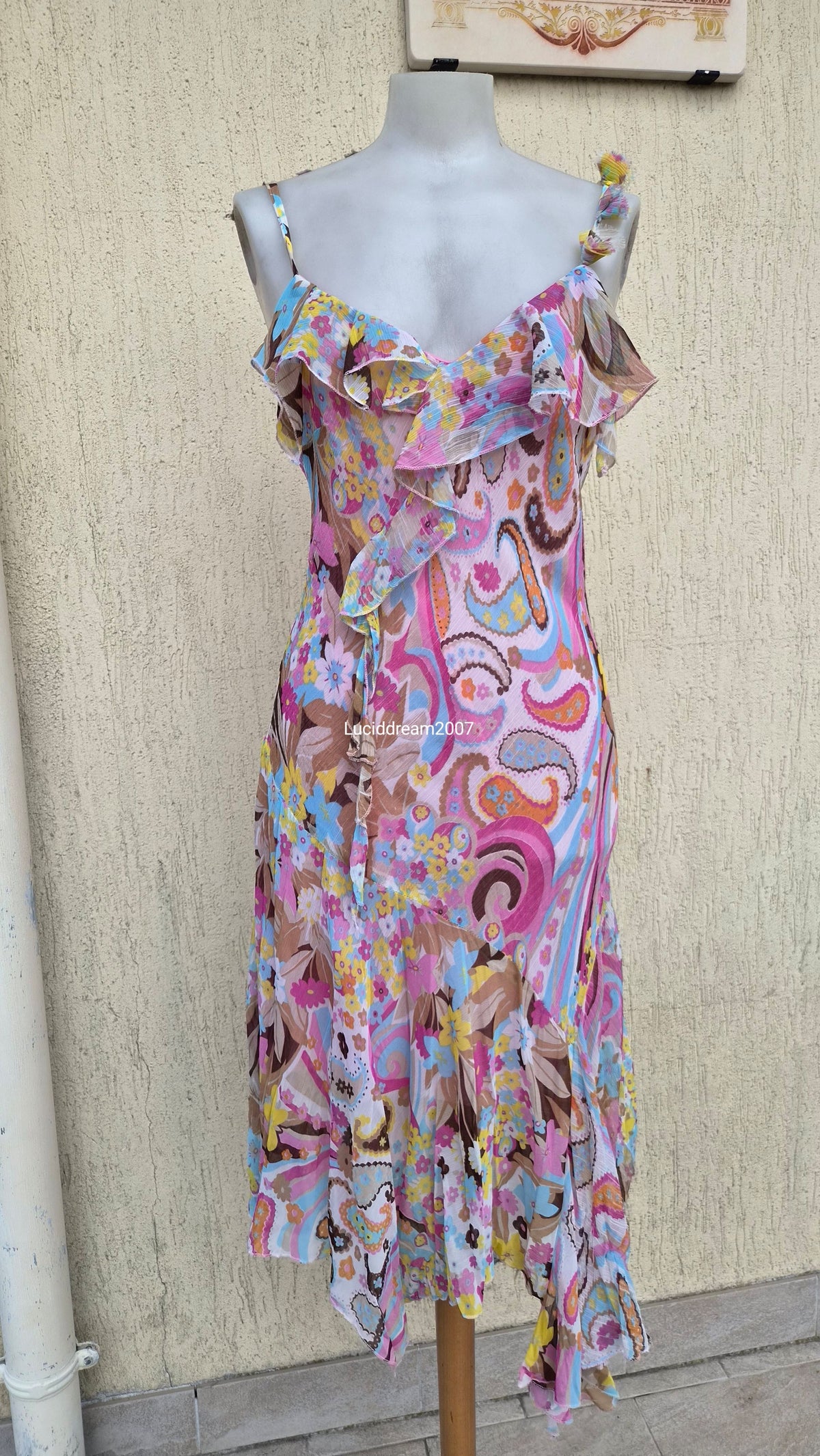 Robe florale à volants