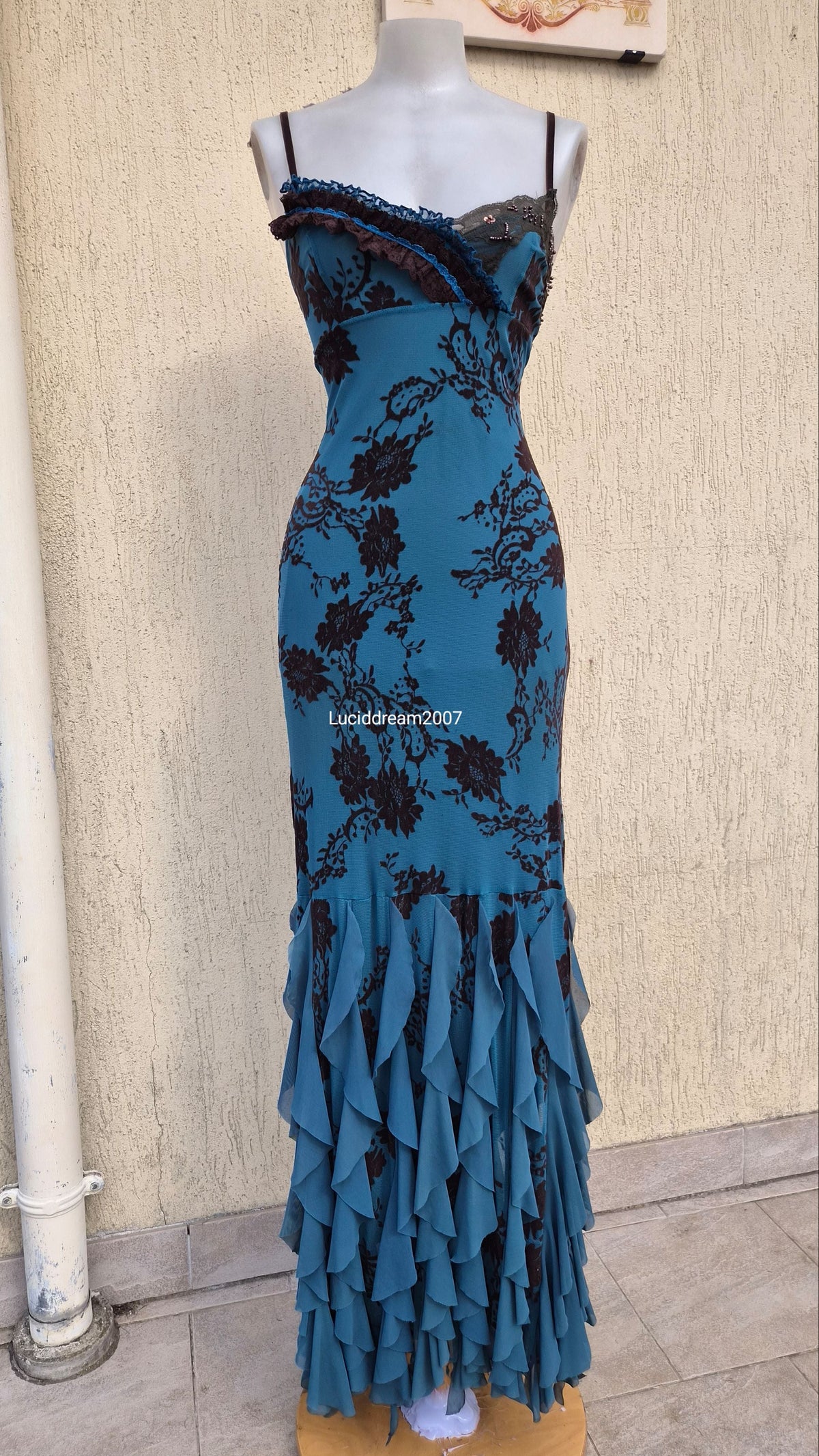 Robe bleue dentelle marron