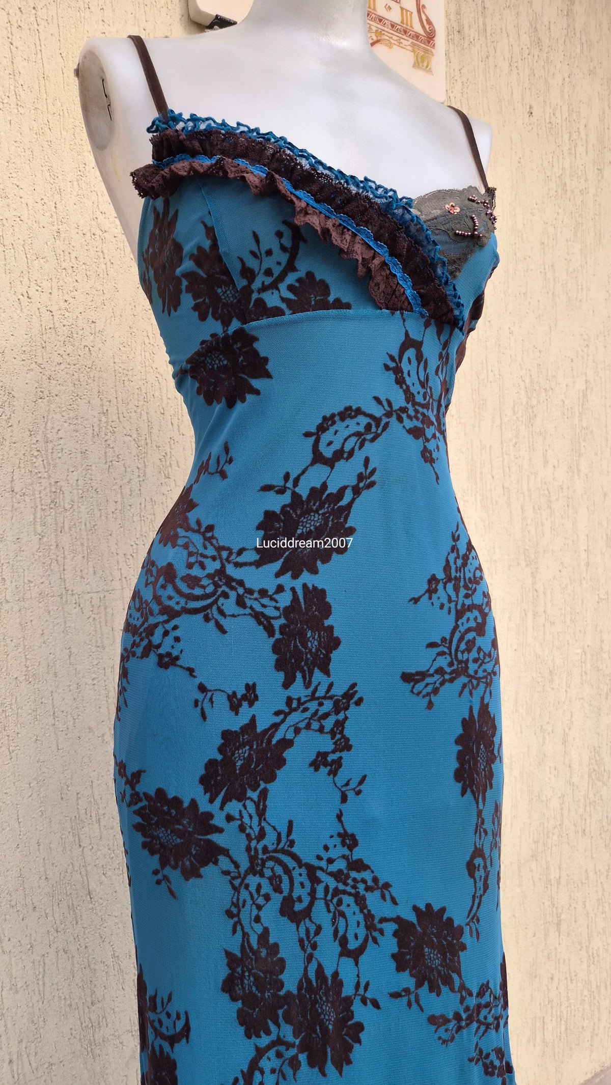 Robe bleue dentelle marron