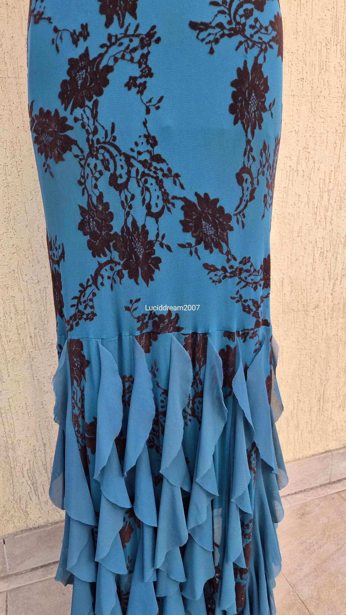 Robe bleue dentelle marron