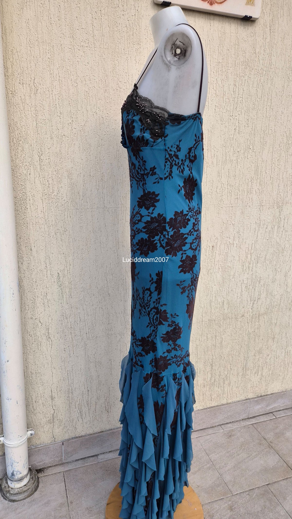 Robe bleue dentelle marron