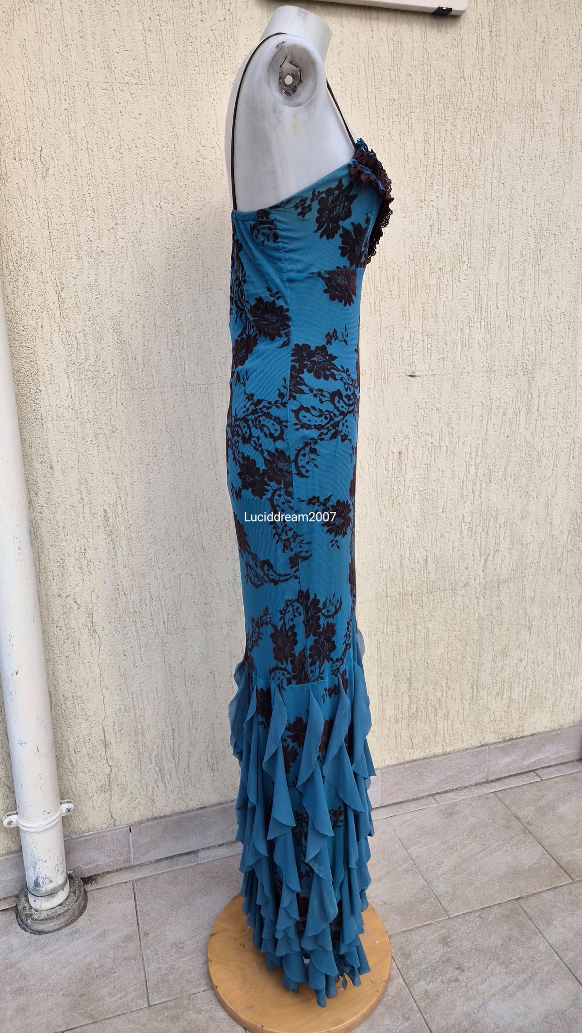 Robe bleue dentelle marron