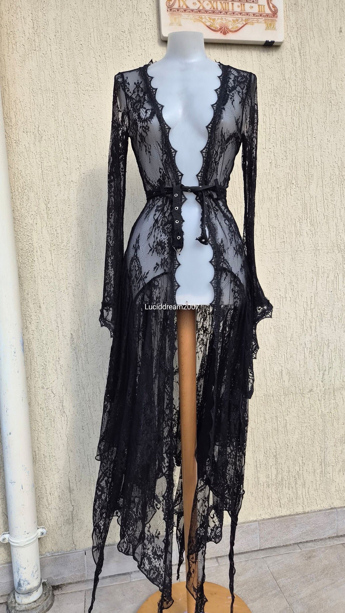 Long gilet en dentelle noir Dark in Love