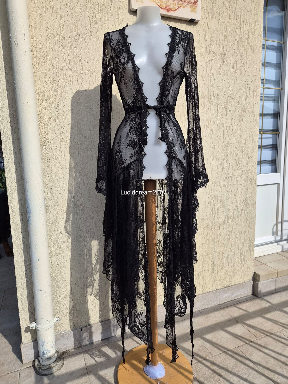 Long gilet en dentelle noir Dark in Love