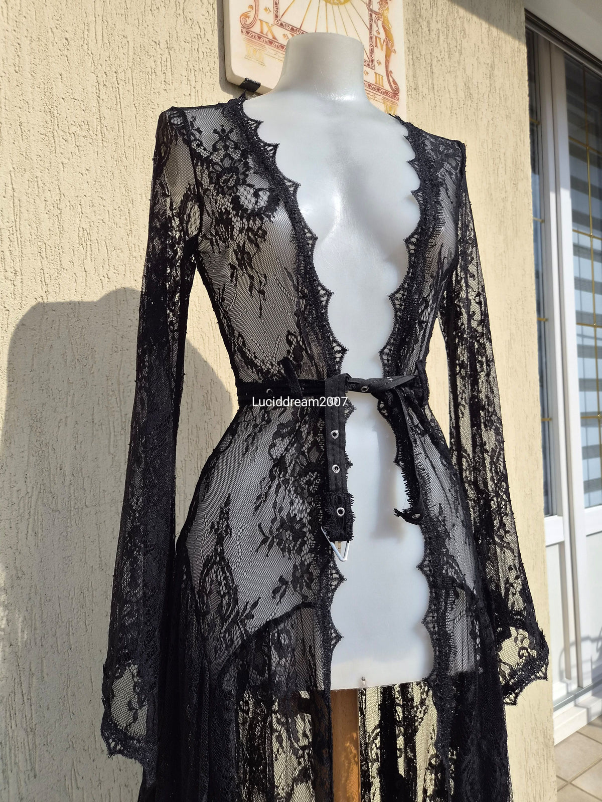 Long gilet en dentelle noir Dark in Love