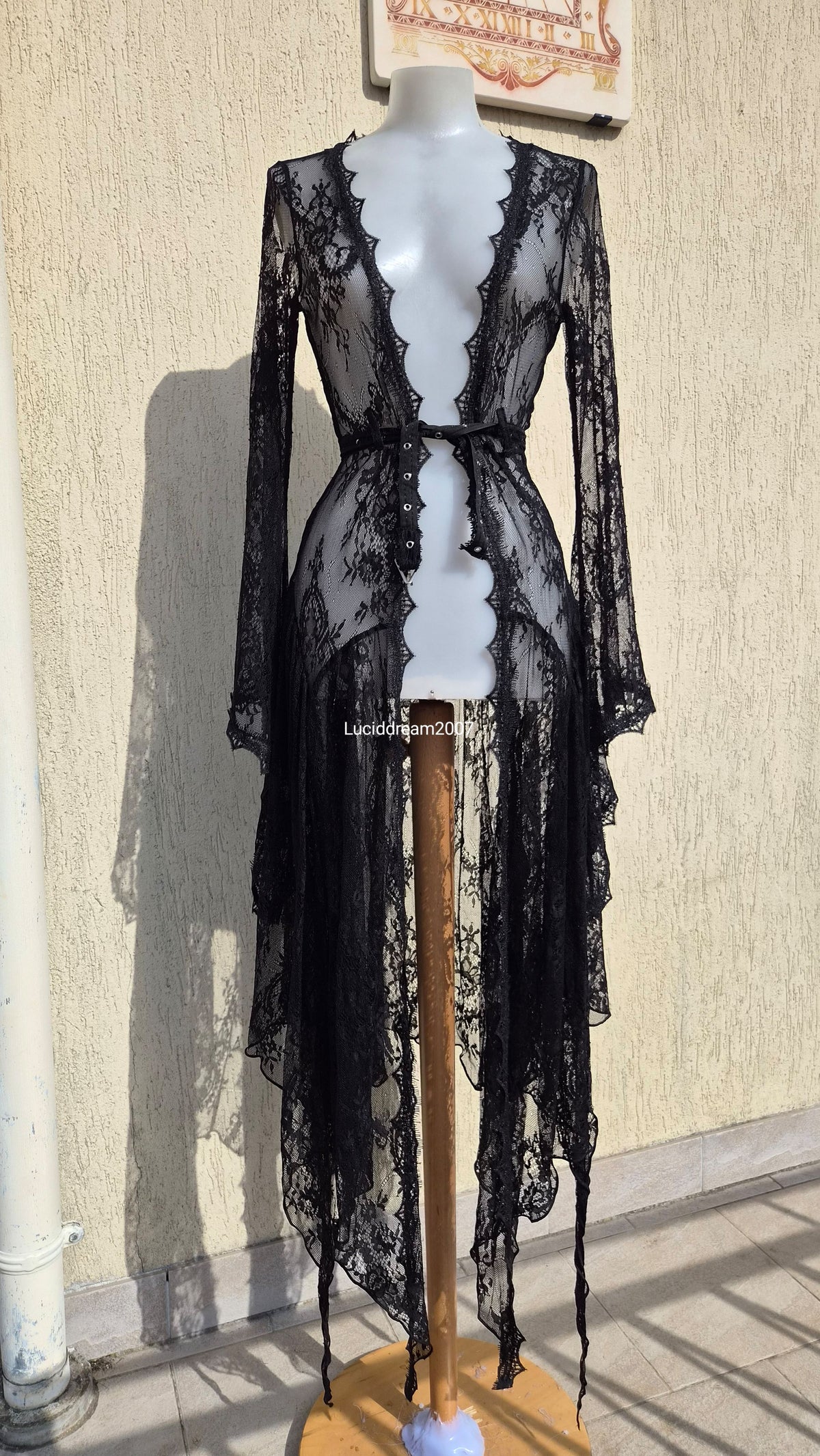 Long gilet en dentelle noir Dark in Love