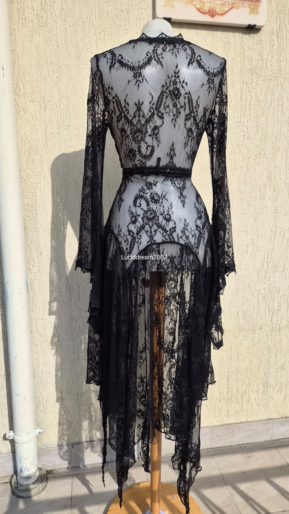Long gilet en dentelle noir Dark in Love
