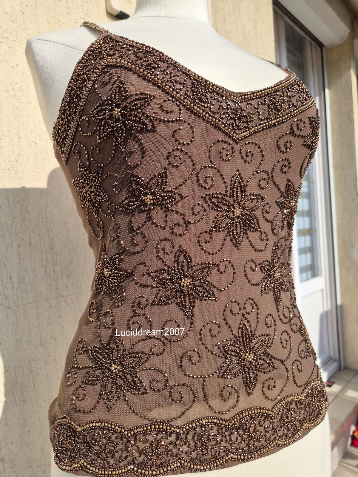 Haut marron en voile brodé