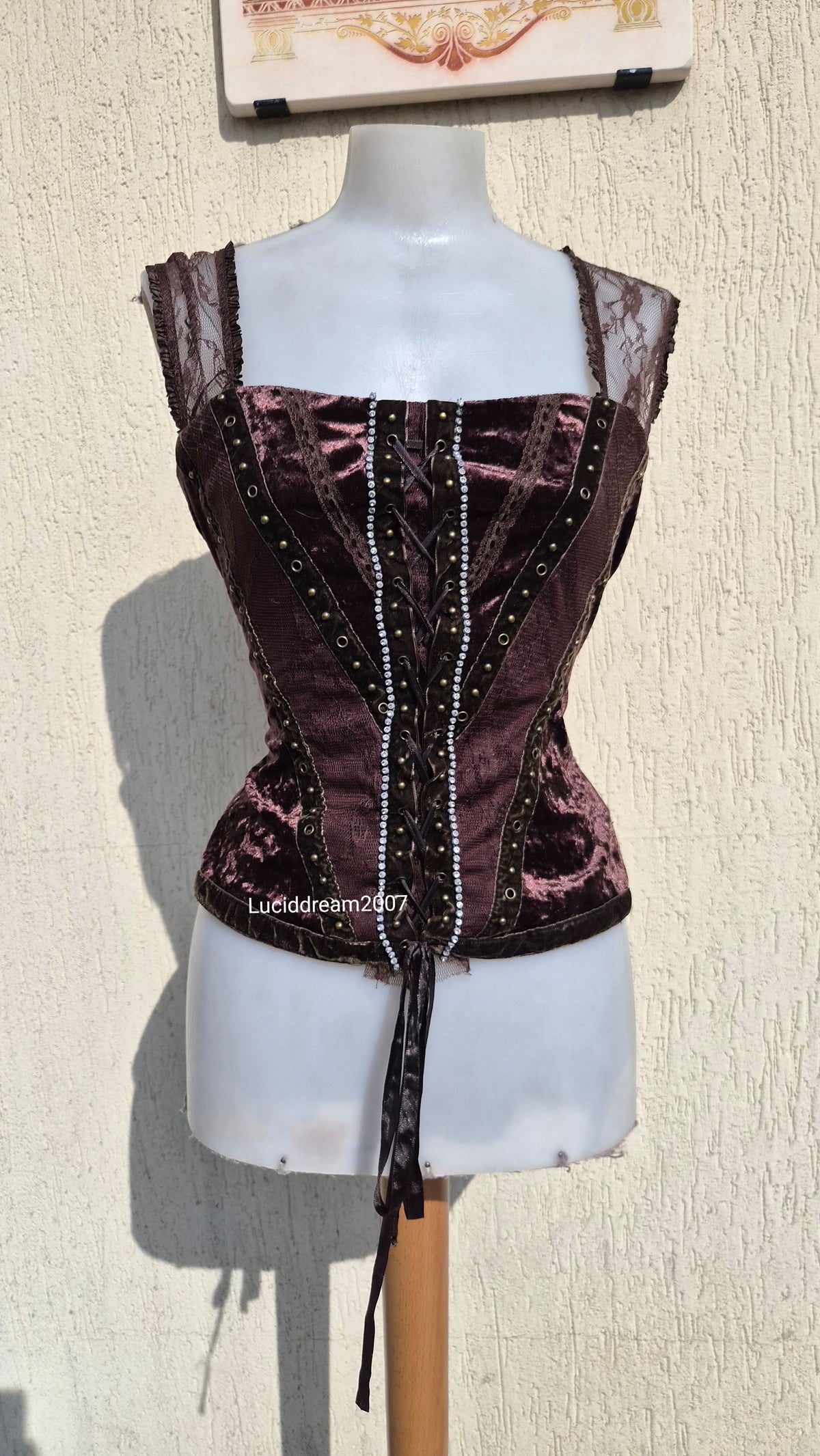 Haut en velours marron à laçage